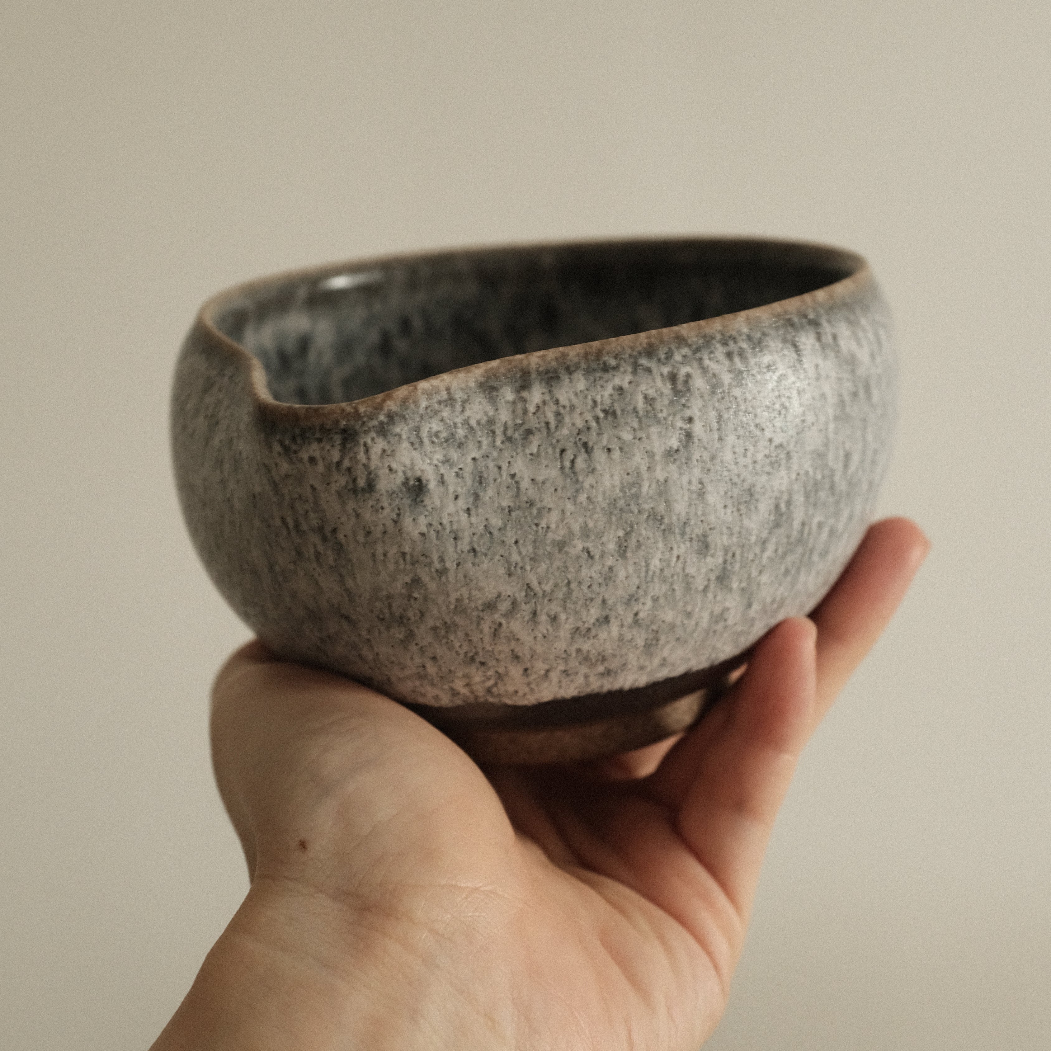 Masamura Japan Yama No Ishi Mountain Stone Katakuchi Chawan Matcha Bowl with Spout Minoware
