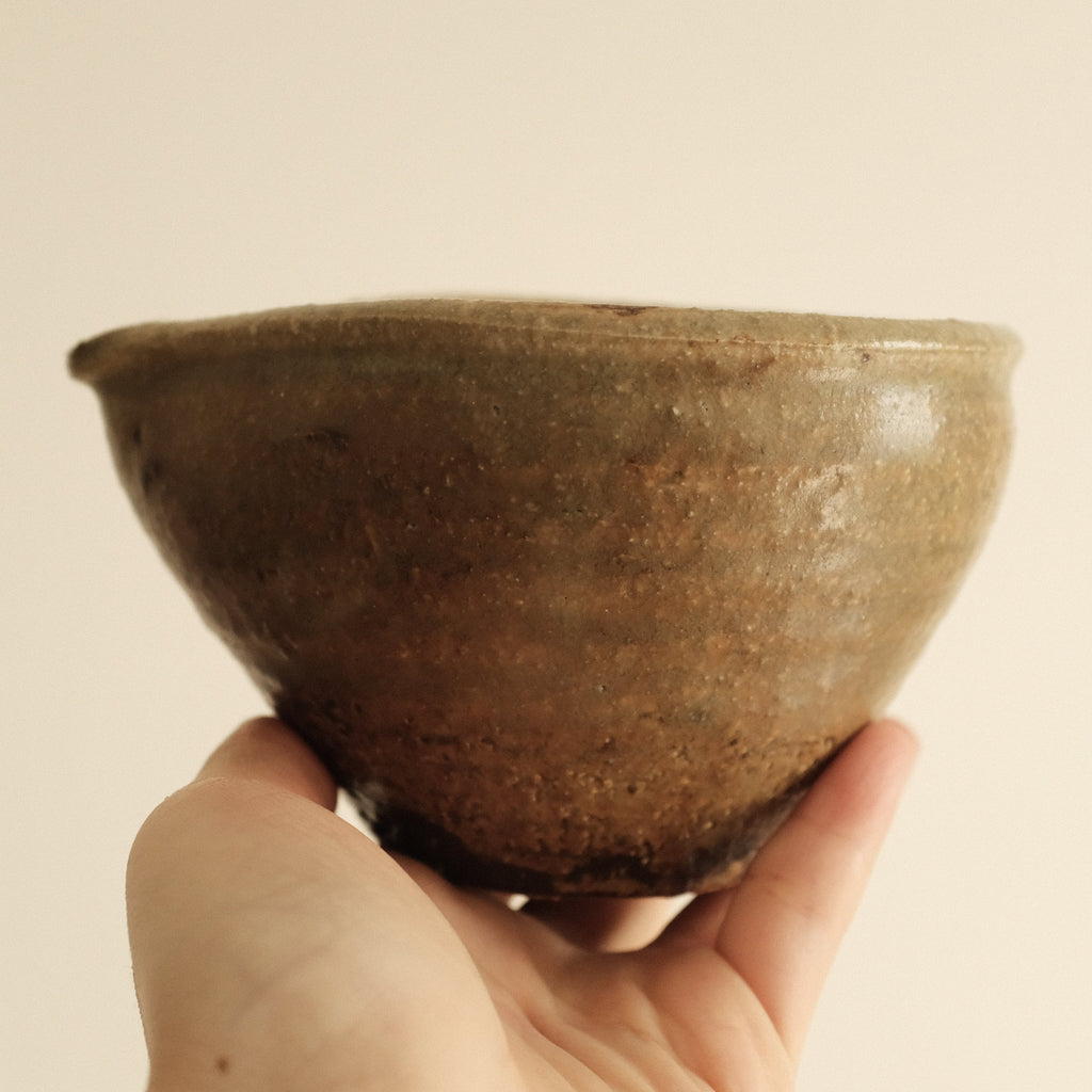 Shizuka Oikawa Iron Glazed Tear Drop Shape Small Katakuchi Bowl with Spout