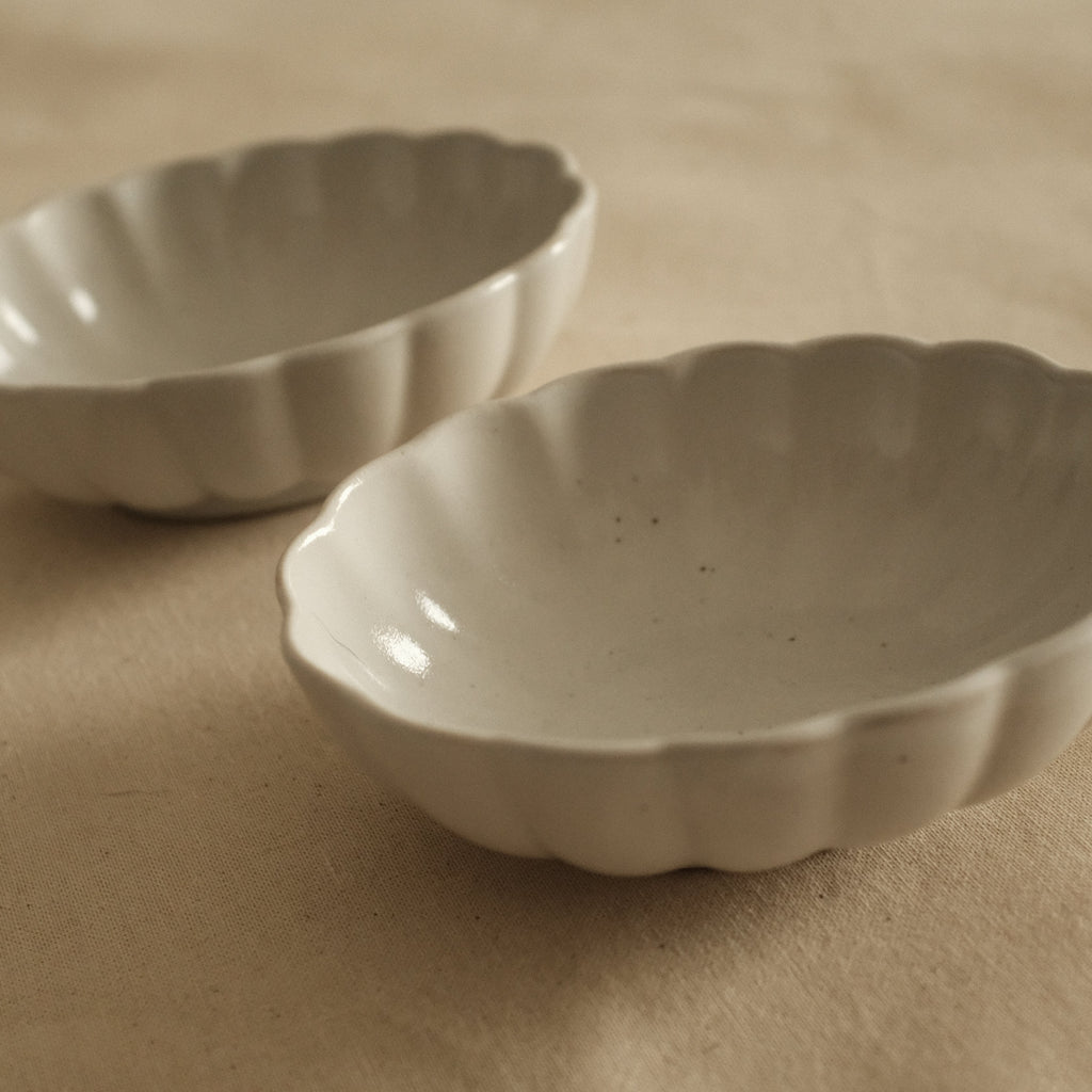 East Table Dolce Chrysanthemum Shape Yuki Snow White Small Bowl