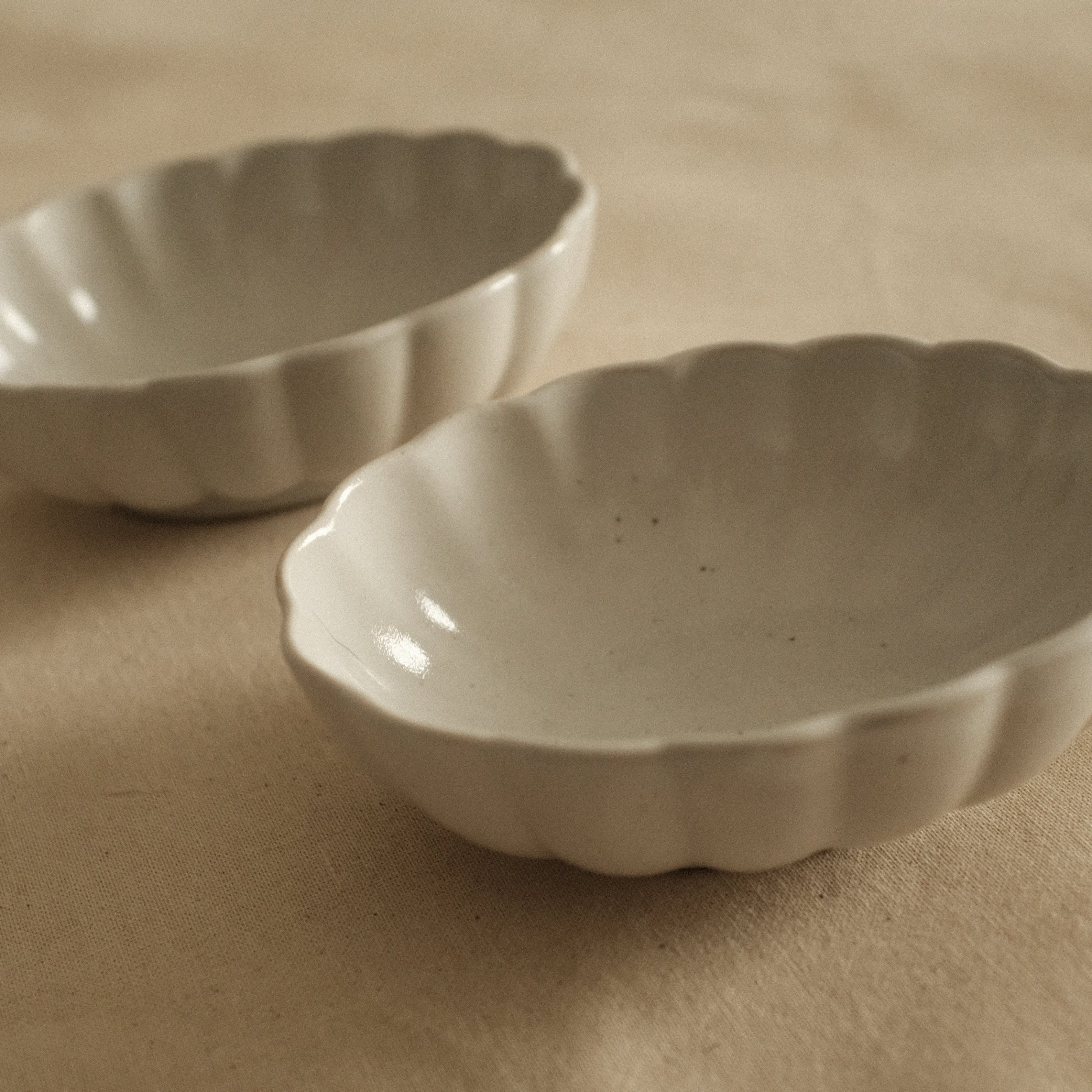 East Table Dolce Chrysanthemum Shape Yuki Snow White Small Bowl