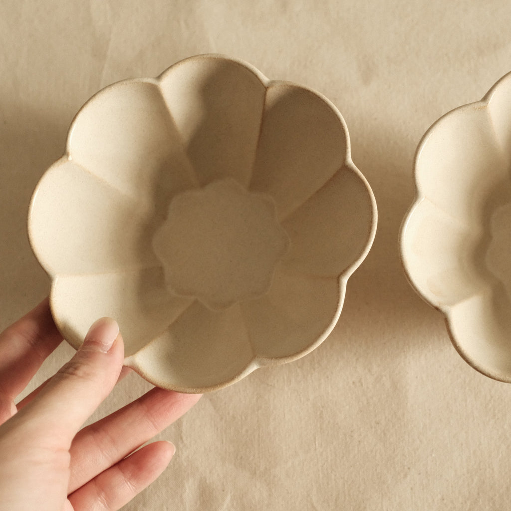 East Table Hanasaki Flower Shape Sand Beige Deep Bowl