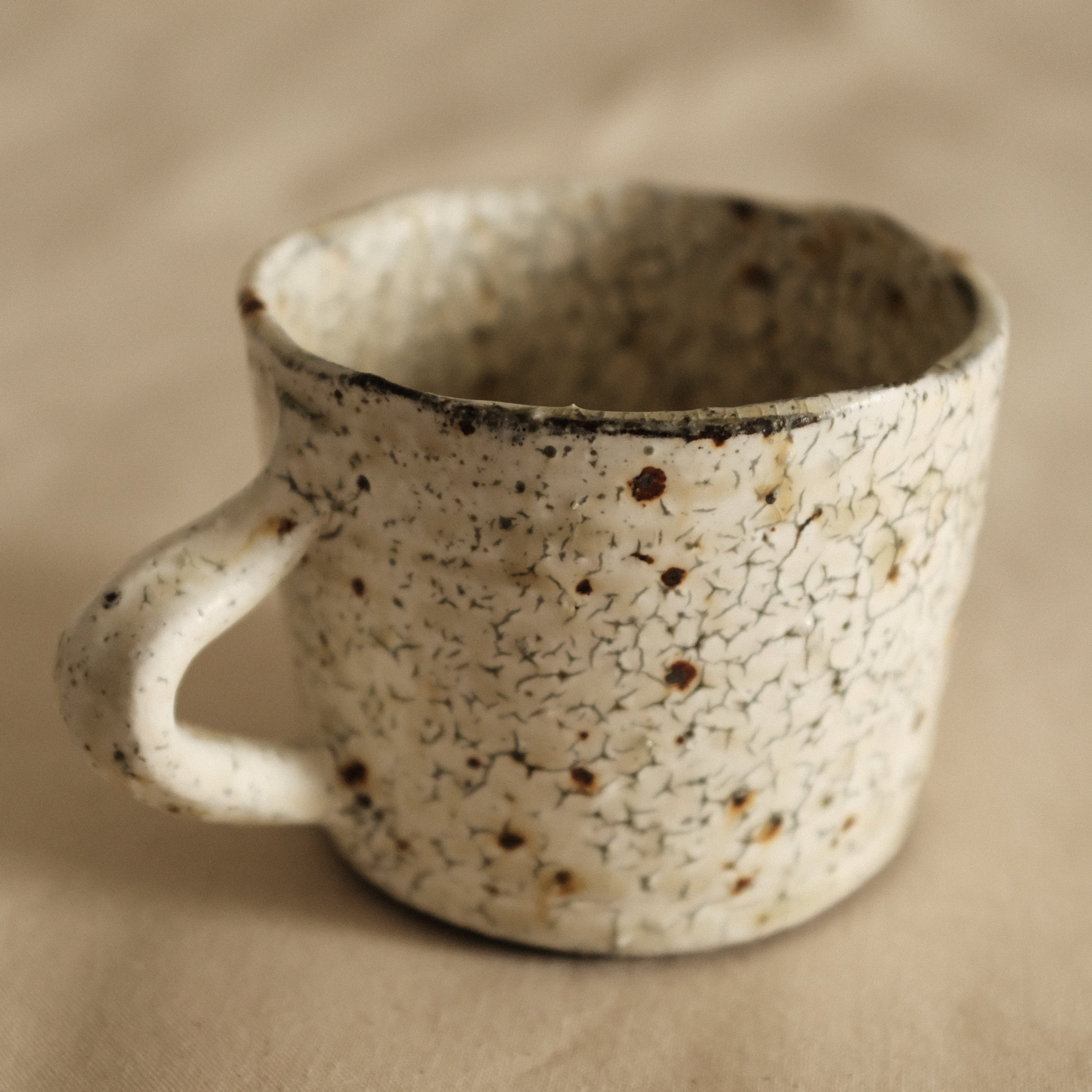 Kazuhito Yamamoto White Vidro Powdered Glaze Antique Mug