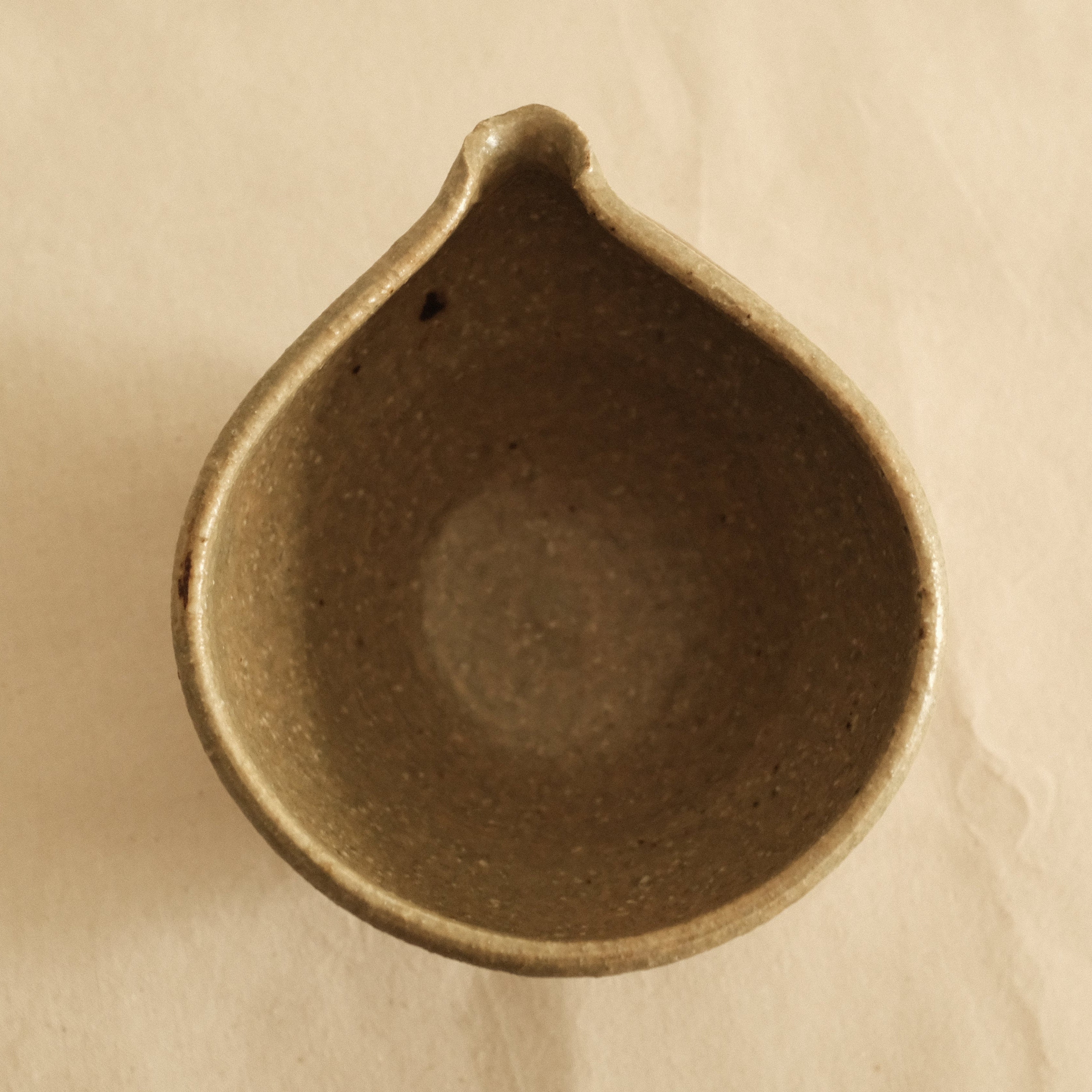 Shizuka Oikawa Iron Glazed Tear Drop Shape Small Katakuchi Bowl with Spout