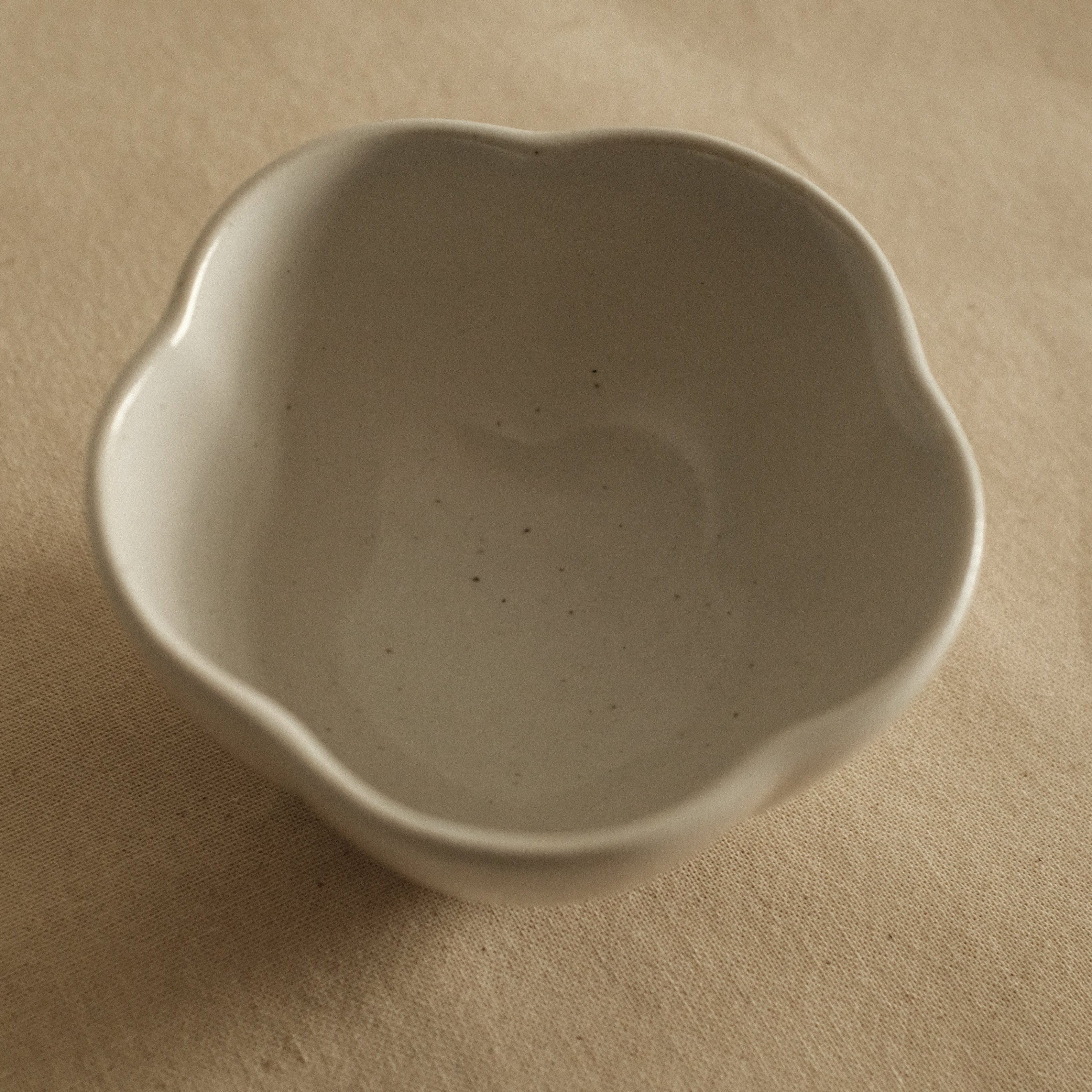East Table Dolce Ume Plum Shape Yuki Snow White Small Bowl