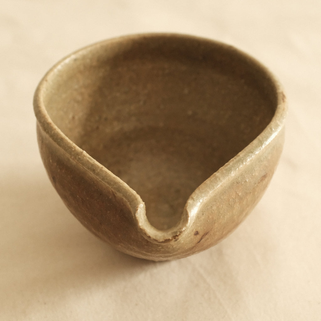 Shizuka Oikawa Iron Glazed Tear Drop Shape Small Katakuchi Bowl with Spout