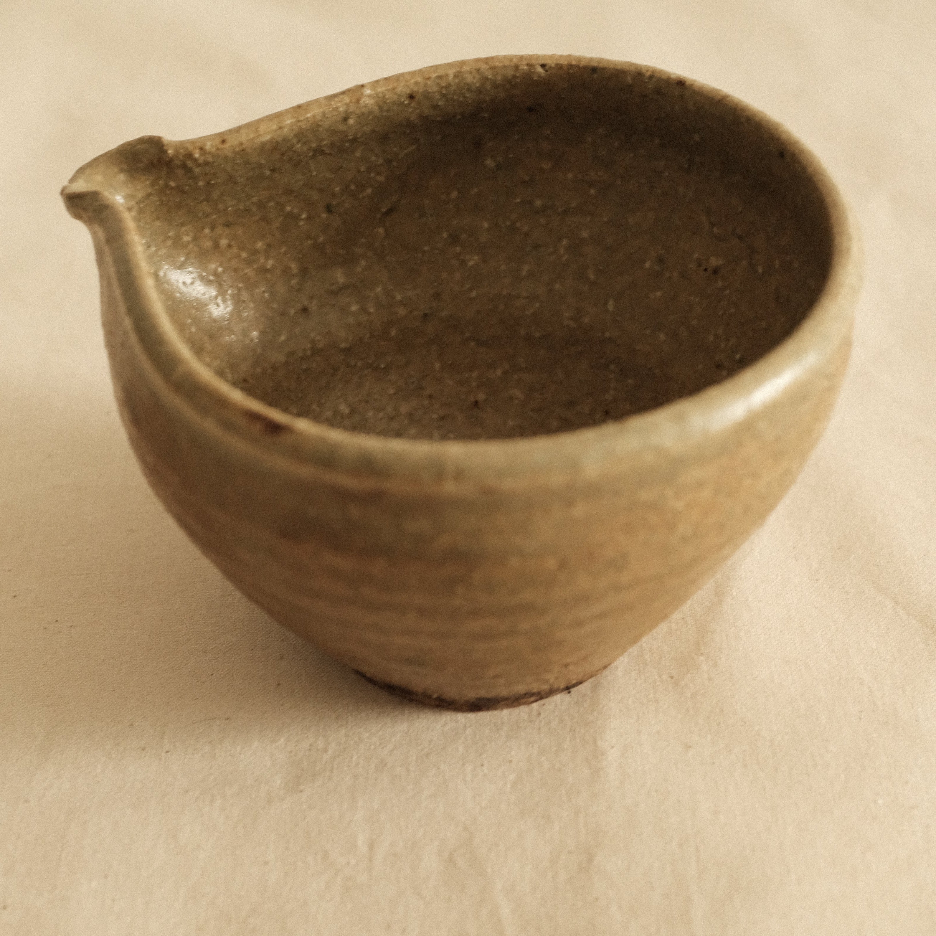 Shizuka Oikawa Iron Glazed Tear Drop Shape Small Katakuchi Bowl with Spout