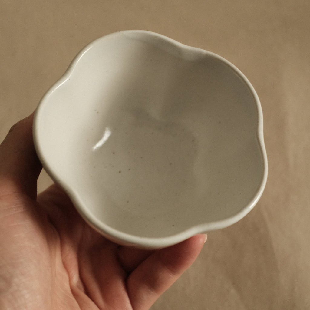 East Table Dolce Ume Plum Shape Yuki Snow White Small Bowl