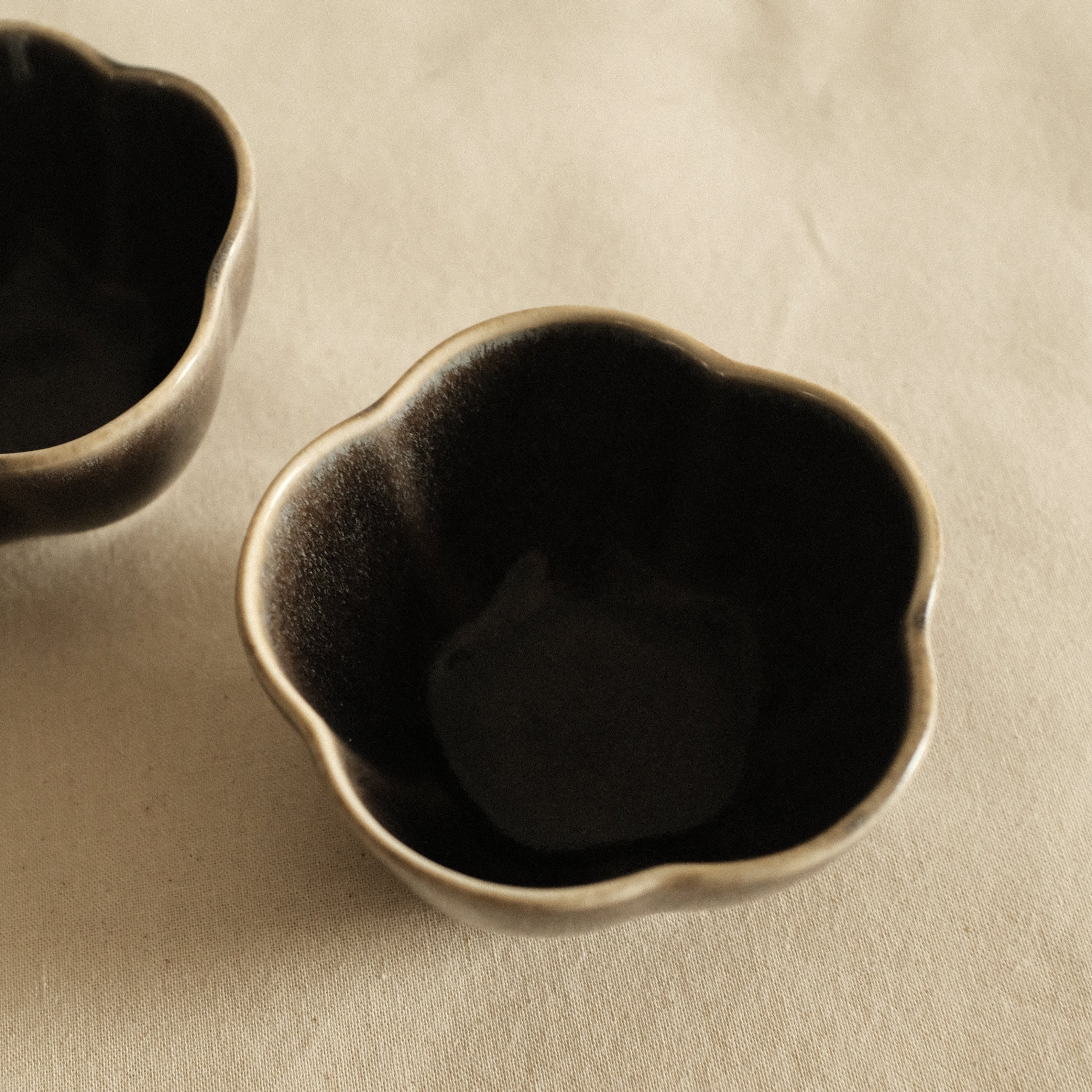 East Table Dolce Kiln Change Glaze Ume Plum Shape Goma Sesame Small Bowl