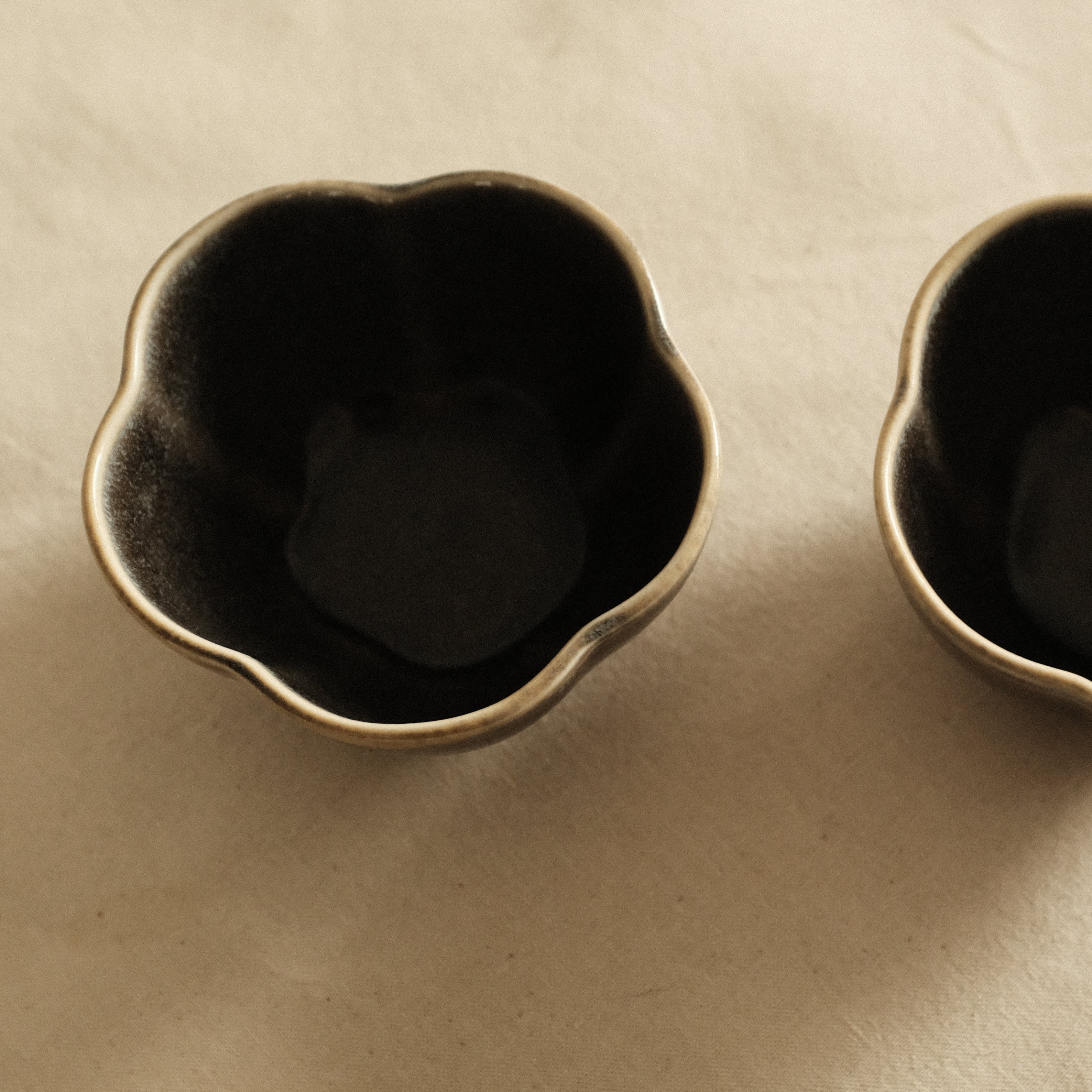 East Table Dolce Kiln Change Glaze Ume Plum Shape Goma Sesame Small Bowl