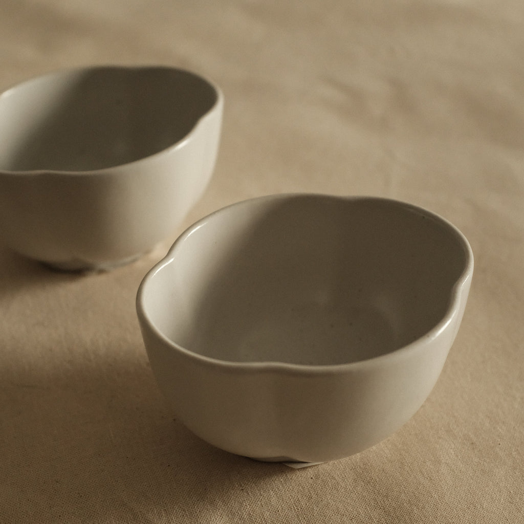 East Table Dolce Mokko Papaya Shape Yuki Snow White Small Bowl