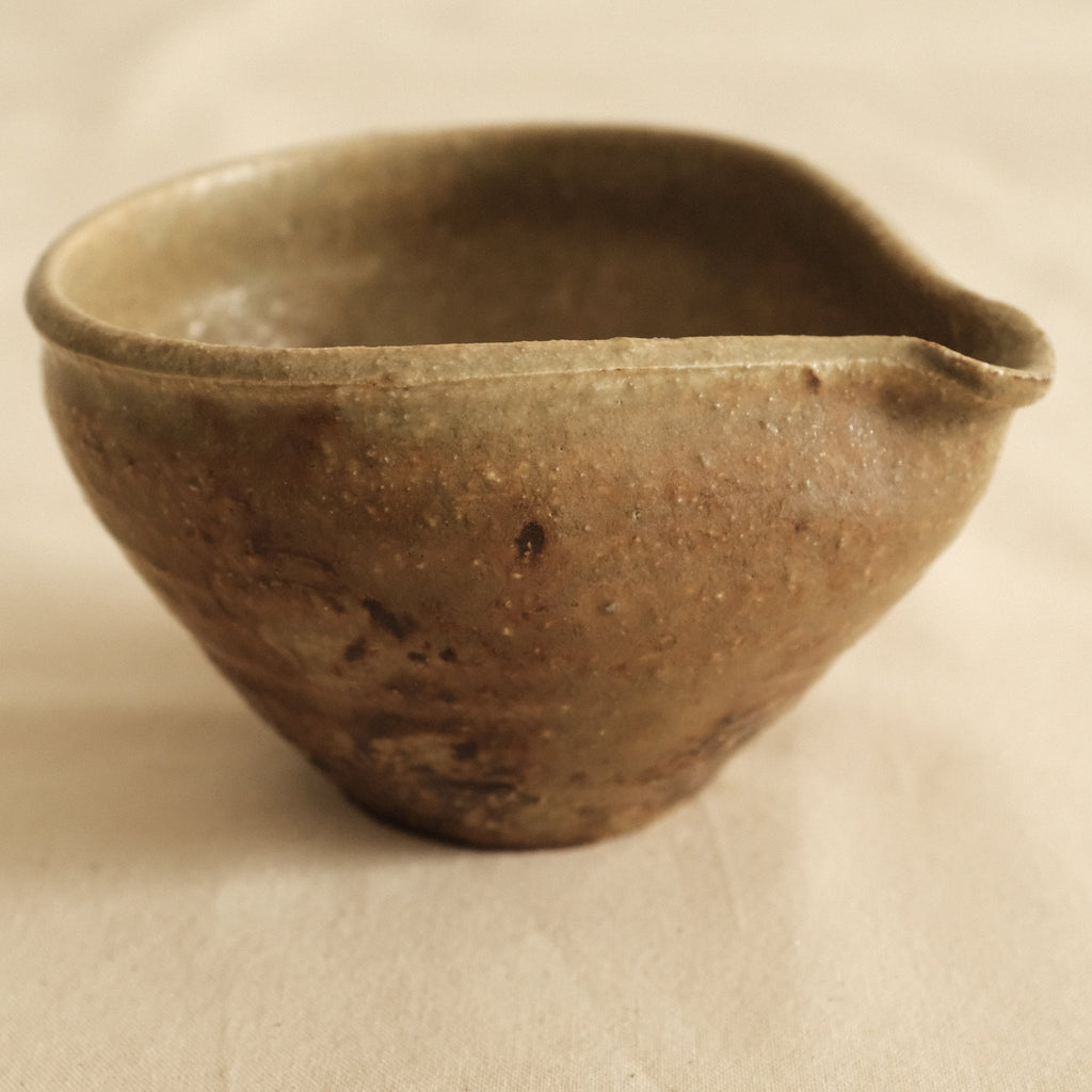 Shizuka Oikawa Iron Glazed Tear Drop Shape Small Katakuchi Bowl with Spout