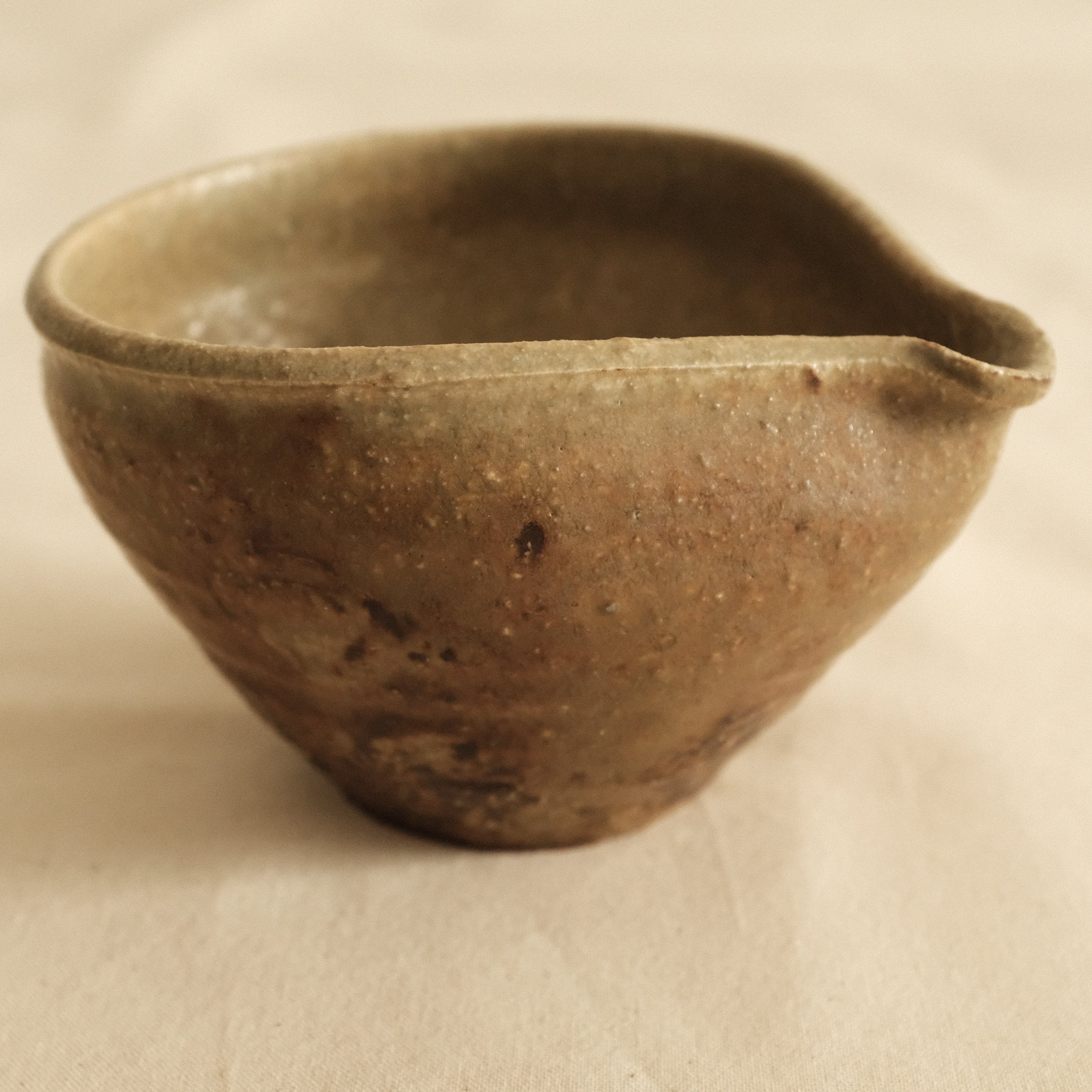 Shizuka Oikawa Iron Glazed Tear Drop Shape Small Katakuchi Bowl with Spout