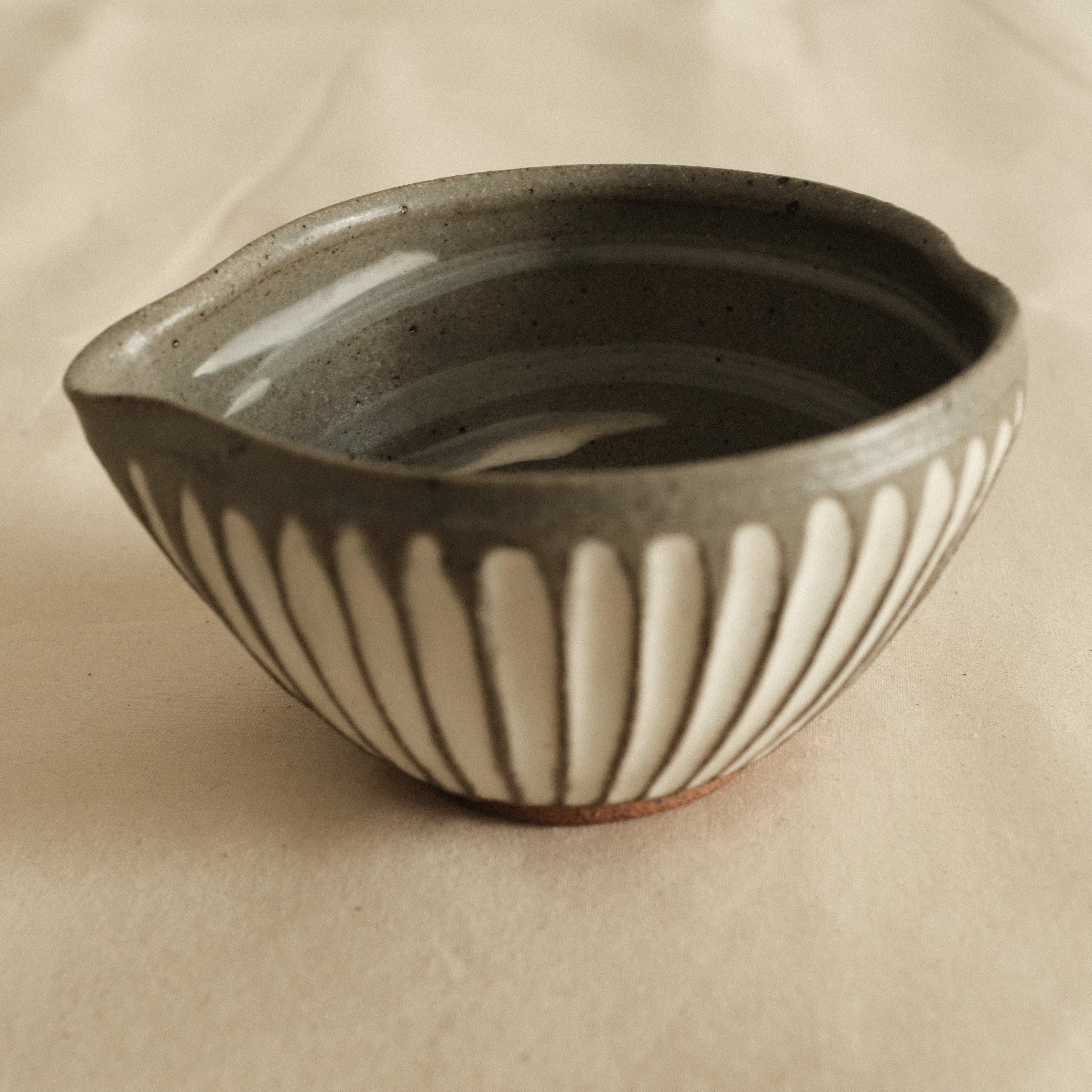 Masamura Japan Kohiki Carved Katakuchi Chawan Matcha Bowl with Spout