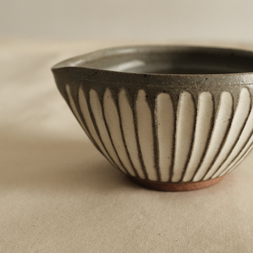 Masamura Japan Kohiki Carved Katakuchi Chawan Matcha Bowl with Spout