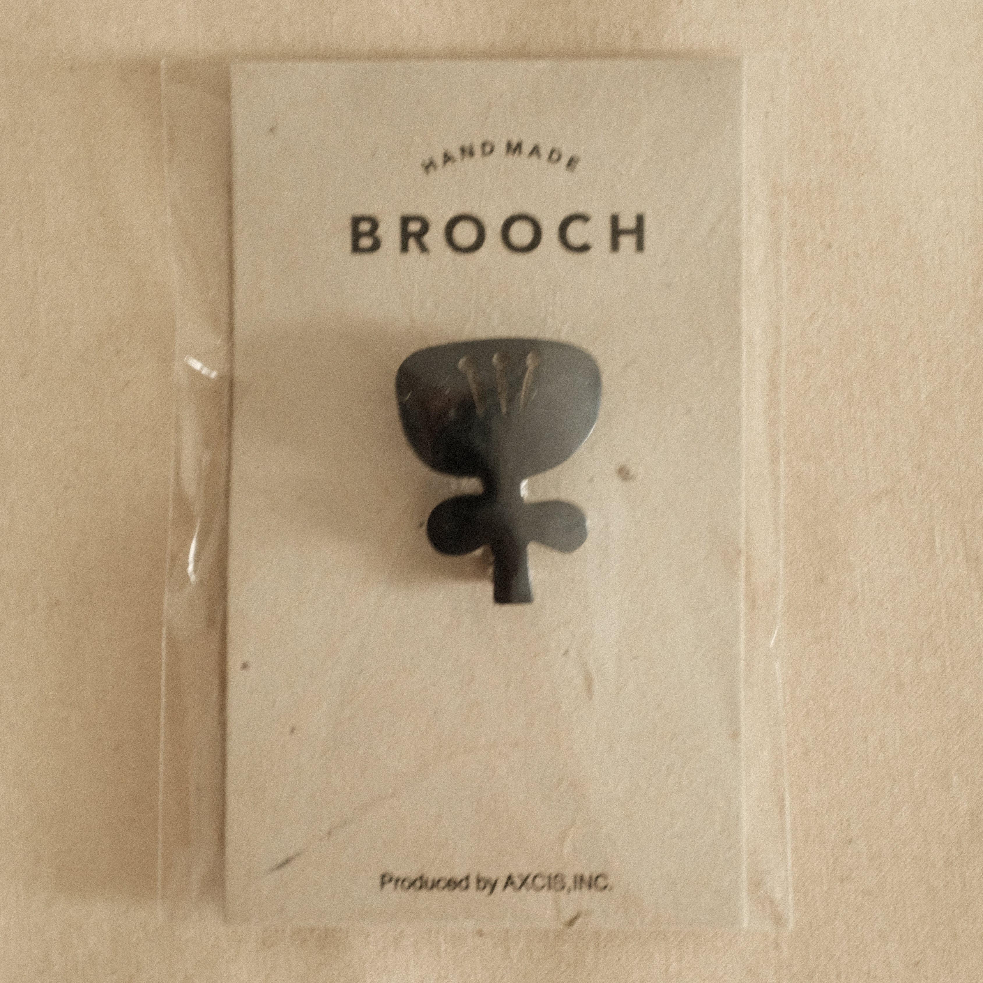 Akorat Japan Bone Brooch Flower Black