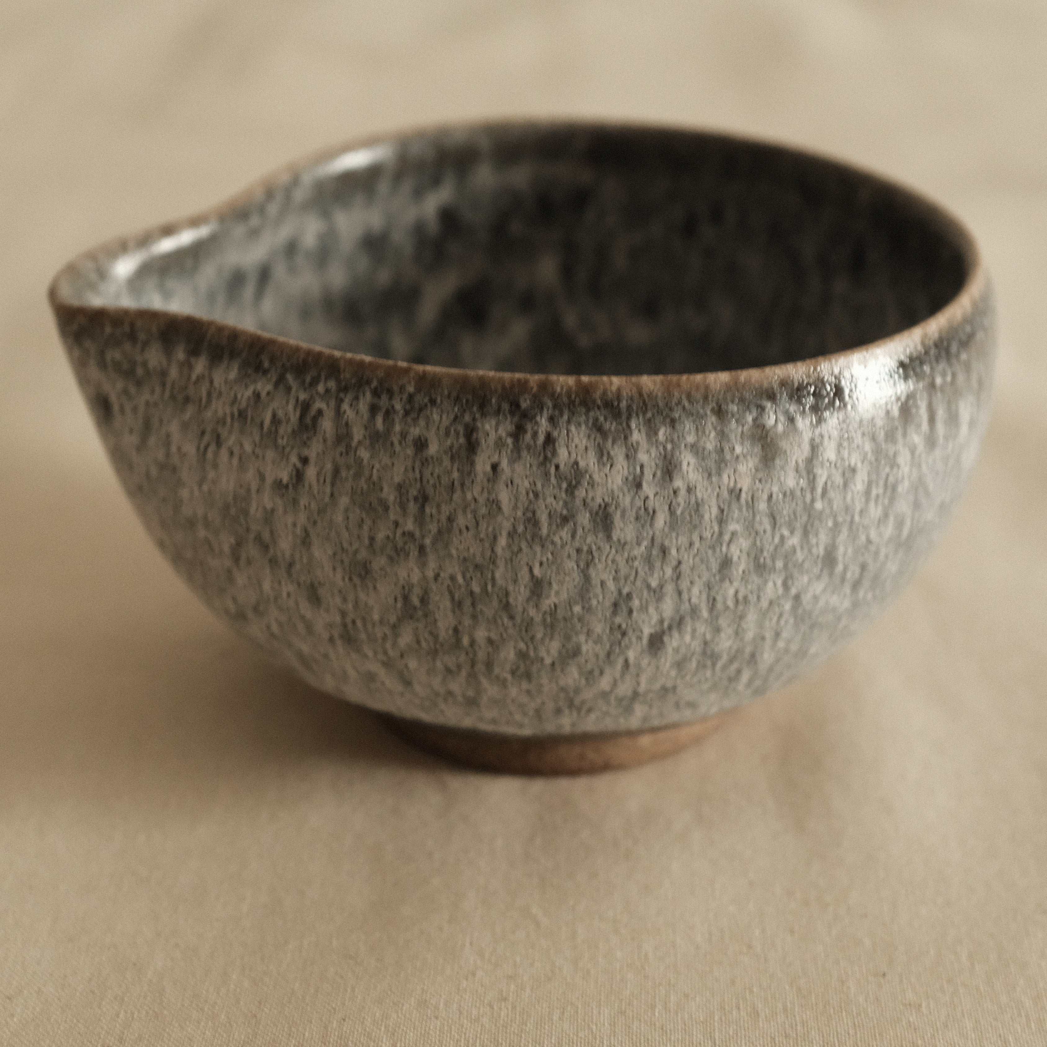 Masamura Japan Yama No Ishi Mountain Stone Katakuchi Chawan Matcha Bowl with Spout Minoware