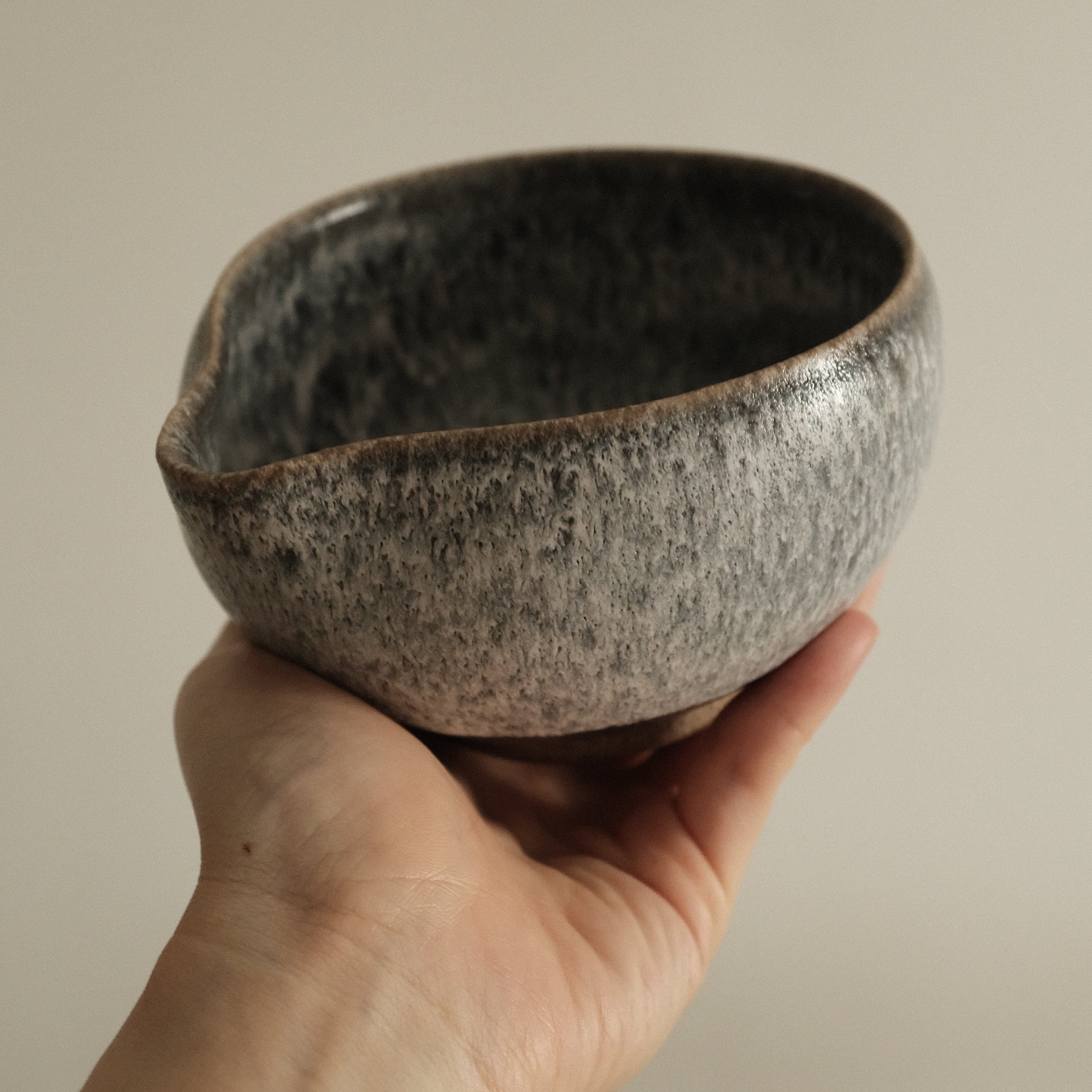Masamura Japan Yama No Ishi Mountain Stone Katakuchi Chawan Matcha Bowl with Spout Minoware