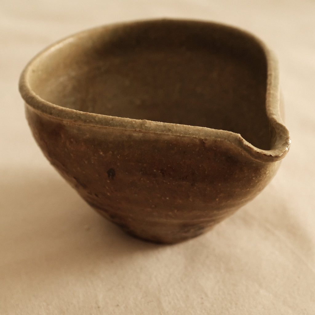 Shizuka Oikawa Iron Glazed Tear Drop Shape Large Katakuchi Bowl with Spout