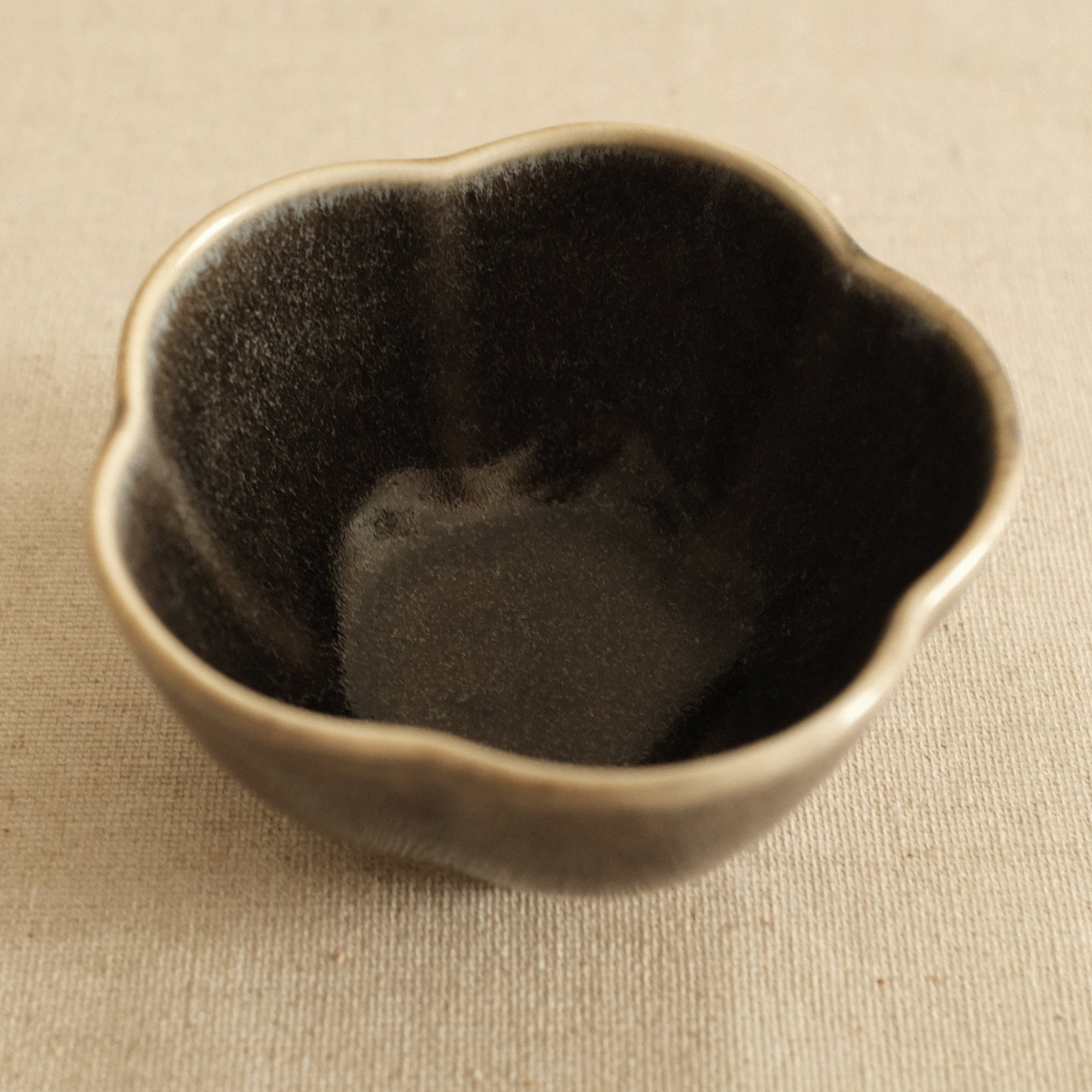 East Table Dolce Kiln Change Glaze Ume Plum Shape Goma Sesame Small Bowl