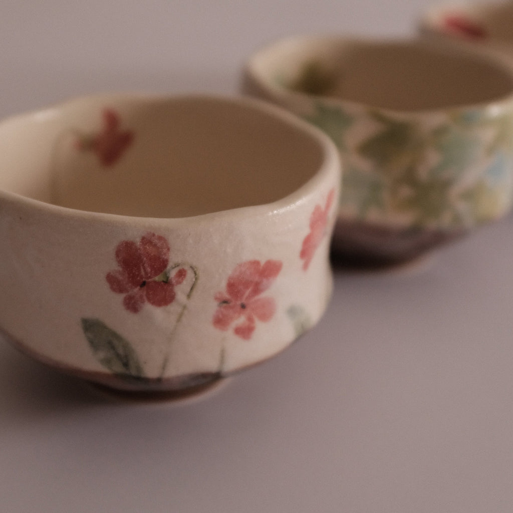 Hatsuichi Japan Dancing Red Flower Mini Chawan Matcha Bowl Tea Bowl Minoware