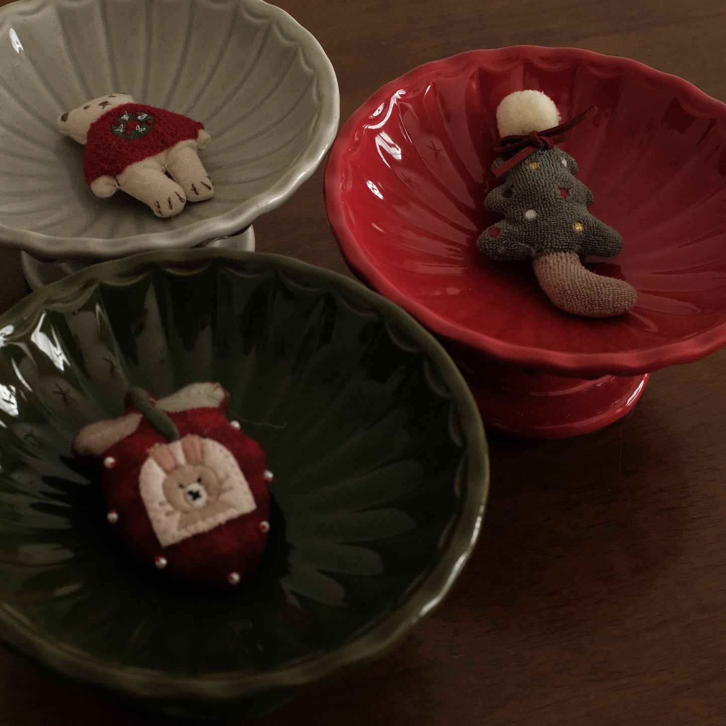 COLETTE Retro Ceramic Floral Pedestal Dish Plate Tea Stand Dessert Pastry Plate