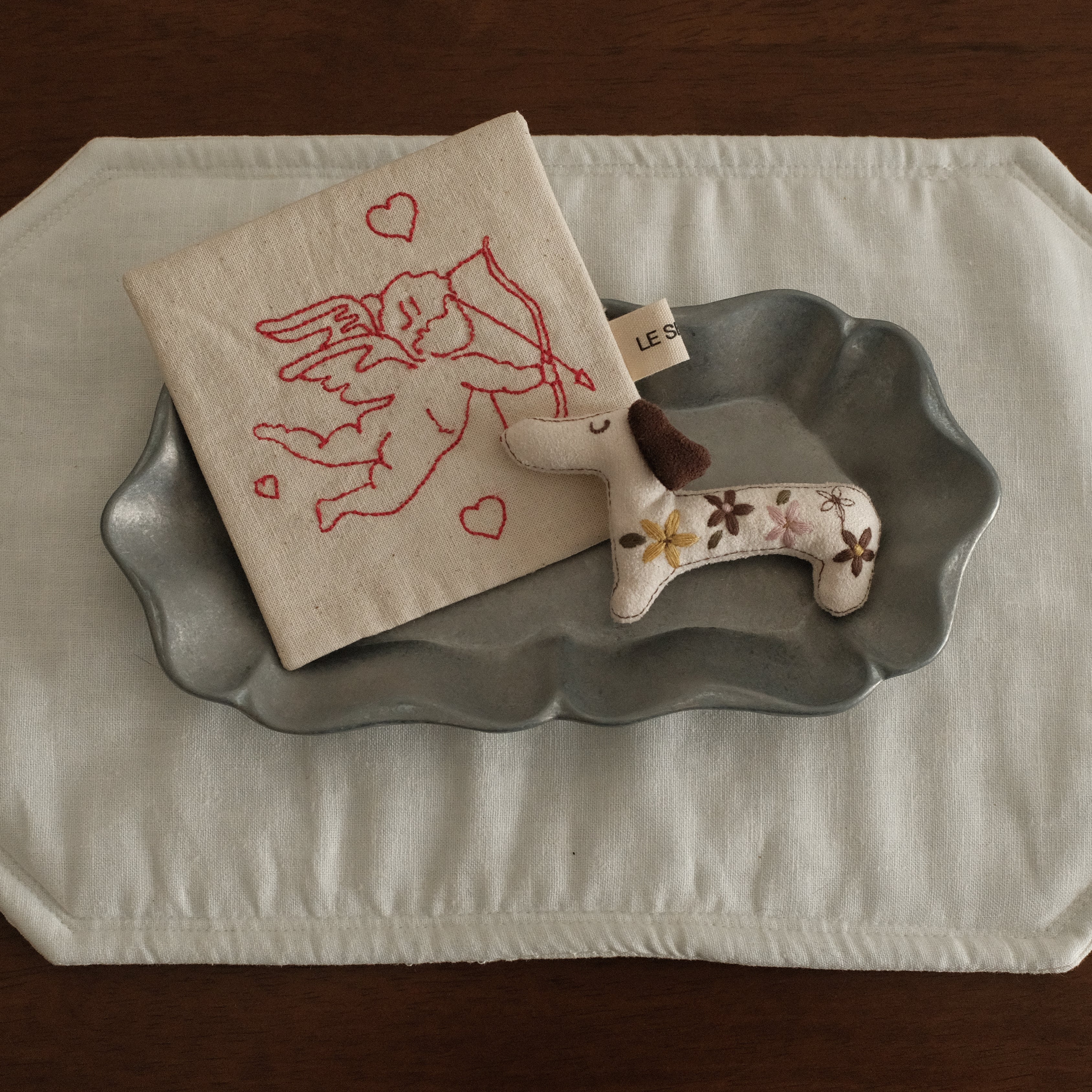 Le Serein Cupid's Love Pattern Hand Embroidered French Linen Coasters Heat Insulation Table Mats Decorations