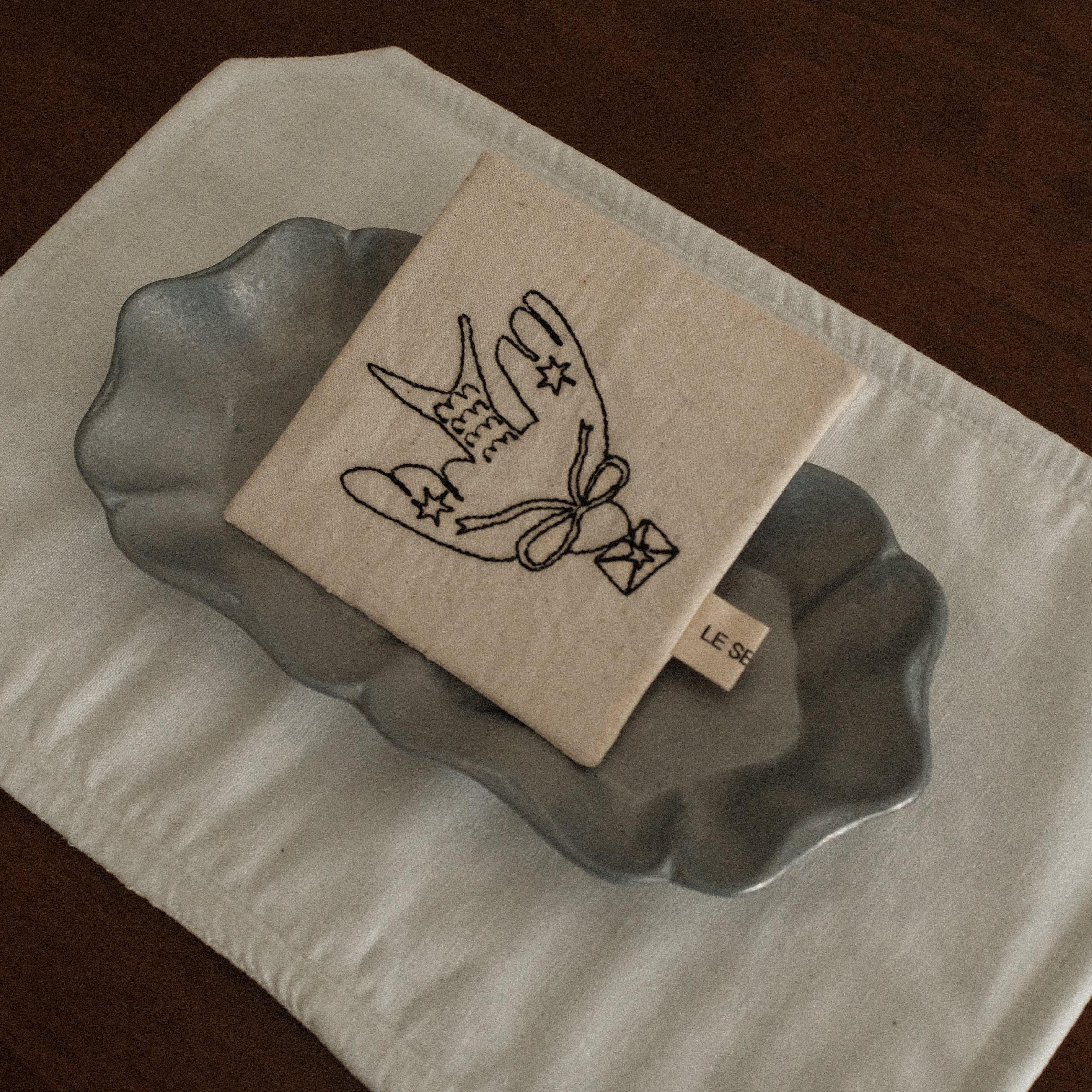 Le Serein Peace Dove Envelope Pattern Hand Embroidered French Linen Coasters Heat Insulation Table Mats Decorations