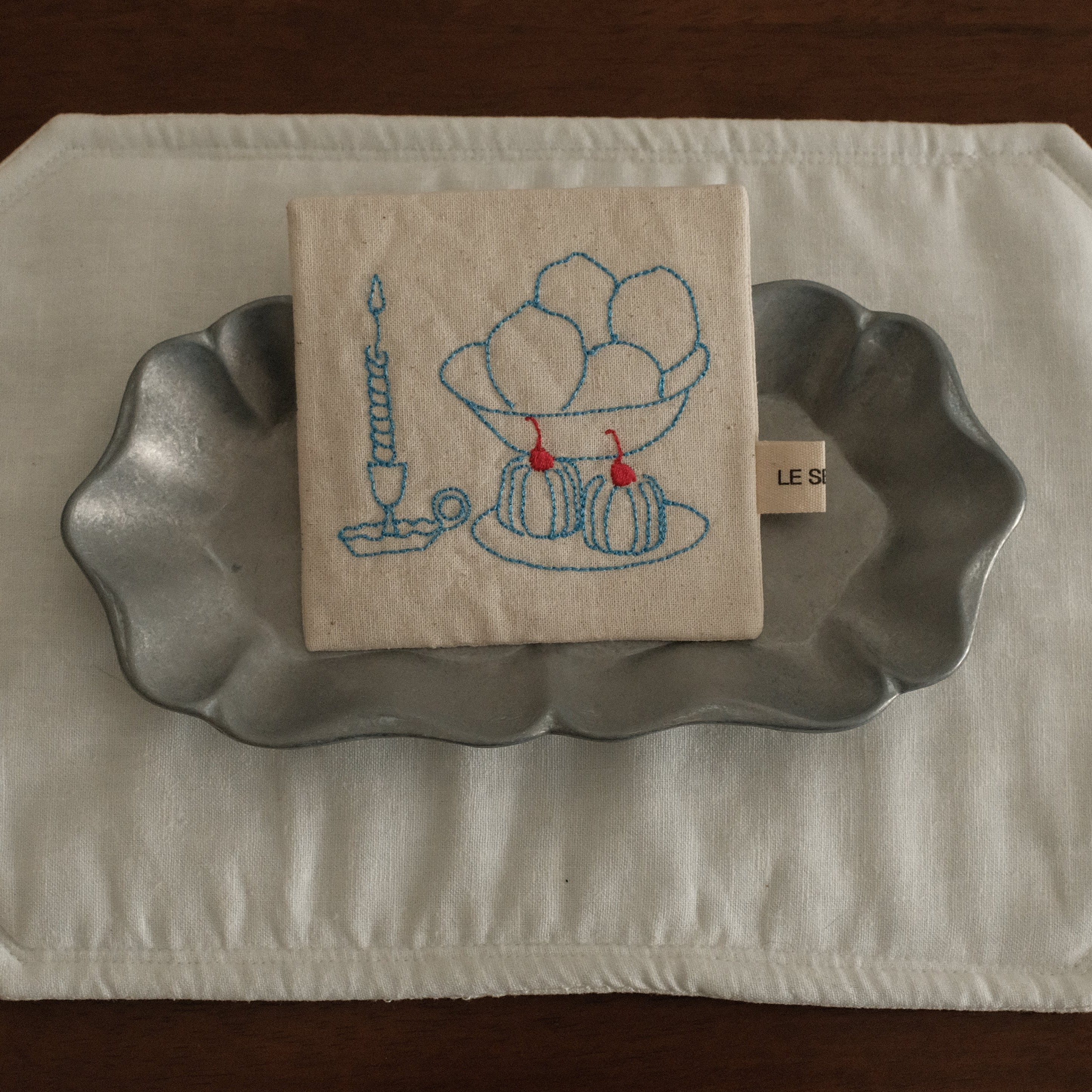 Le Serein Canele Dessert Fruits Candle Pattern Hand Embroidered French Linen Coasters Heat Insulation Table Mats Decorations