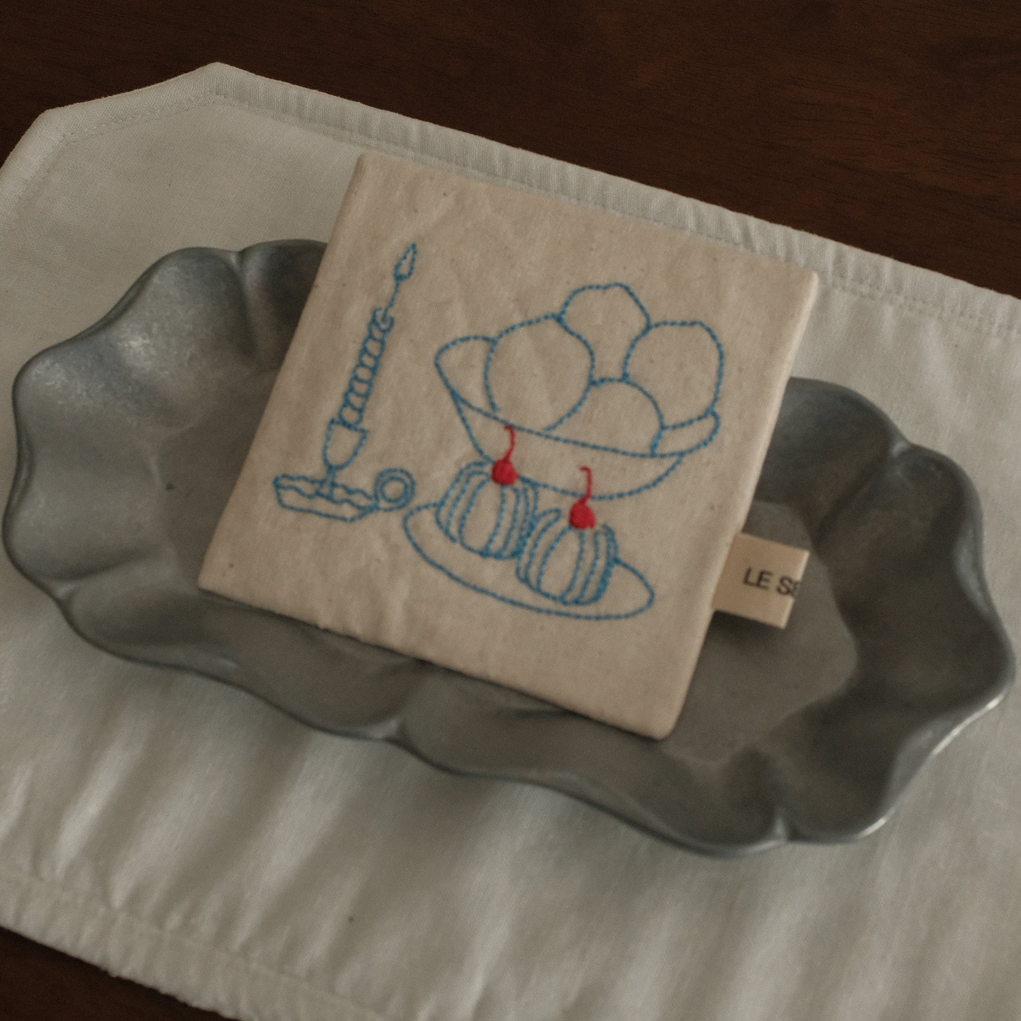 Le Serein Canele Dessert Fruits Candle Pattern Hand Embroidered French Linen Coasters Heat Insulation Table Mats Decorations