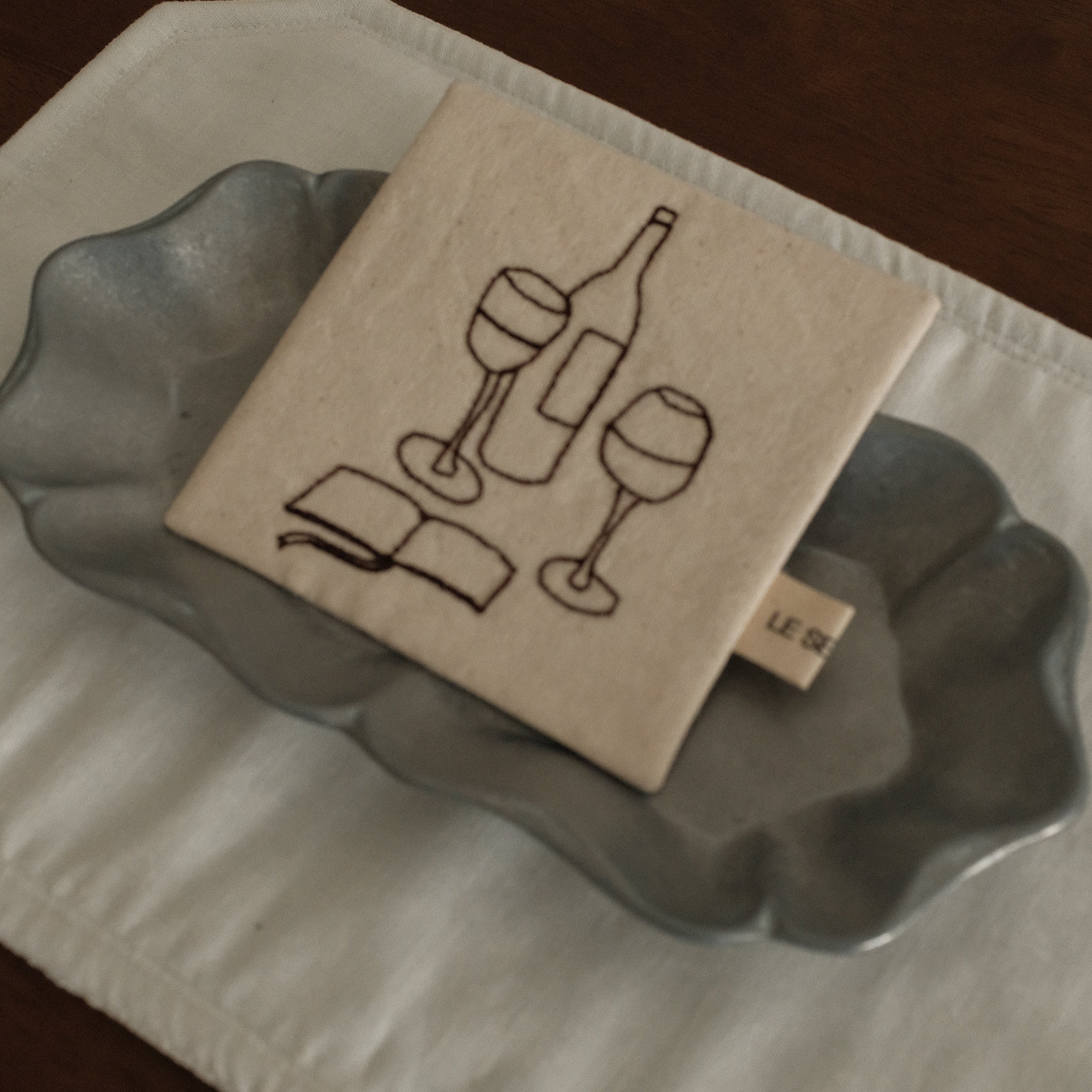 Le Serein Evening Reading Time with Wine Pattern Hand Embroidered French Linen Coasters Heat Insulation Table Mats Decorations
