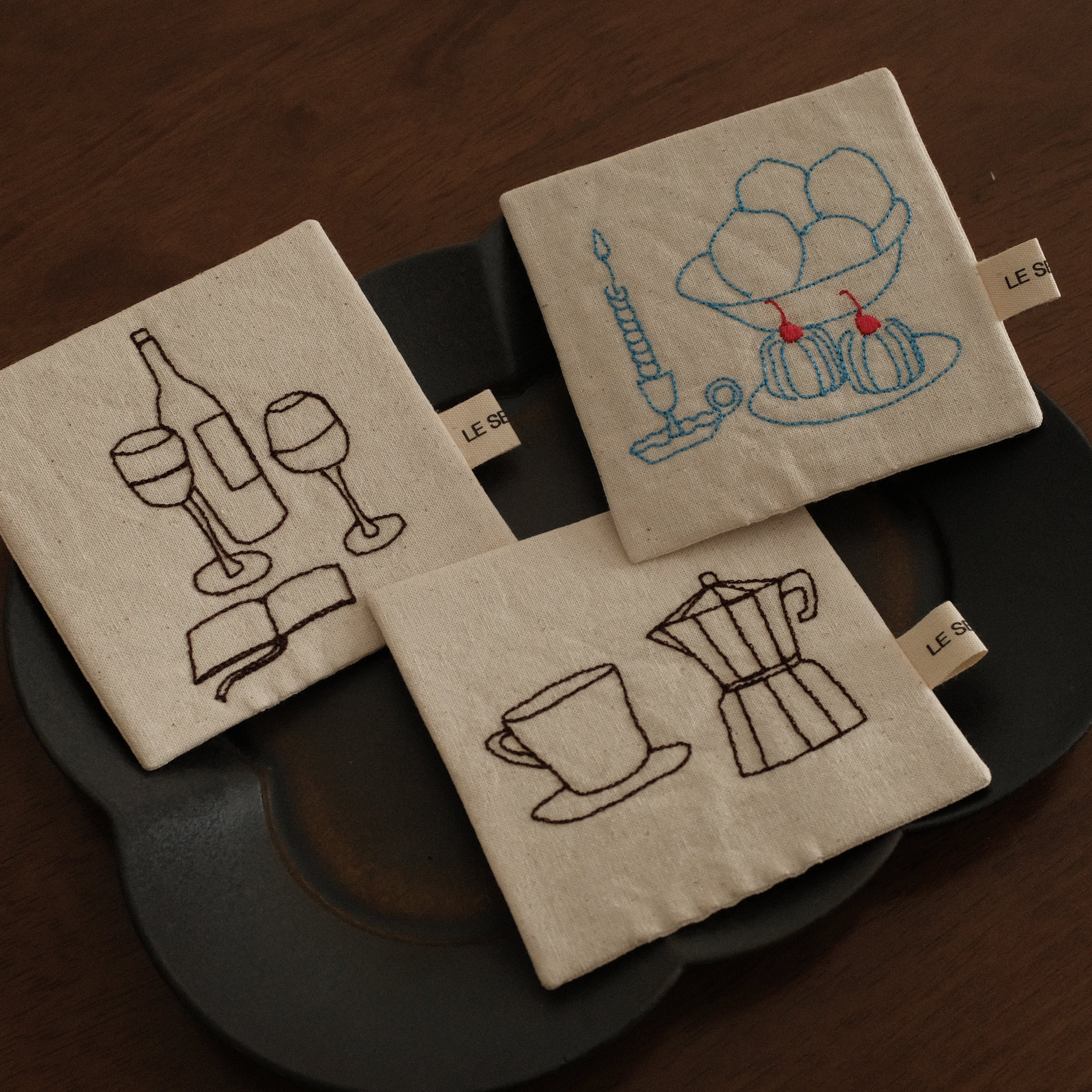 Le Serein Evening Reading Time with Wine Pattern Hand Embroidered French Linen Coasters Heat Insulation Table Mats Decorations