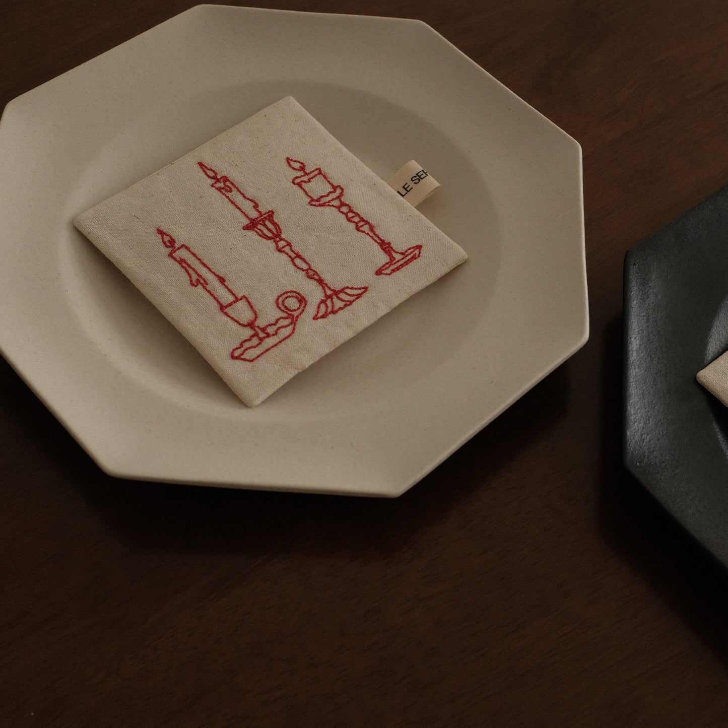 Le Serein Retro Candles Pattern Hand Embroidered French Linen Coasters Heat Insulation Table Mats Decorations