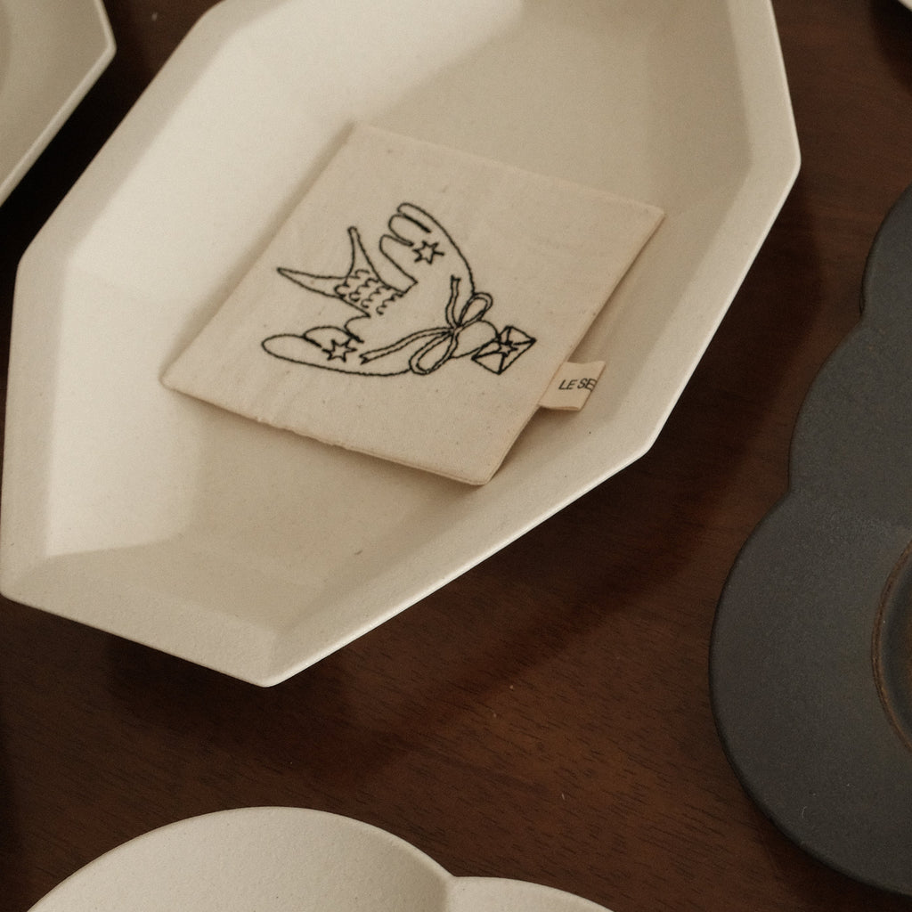 Le Serein Peace Dove Envelope Pattern Hand Embroidered French Linen Coasters Heat Insulation Table Mats Decorations