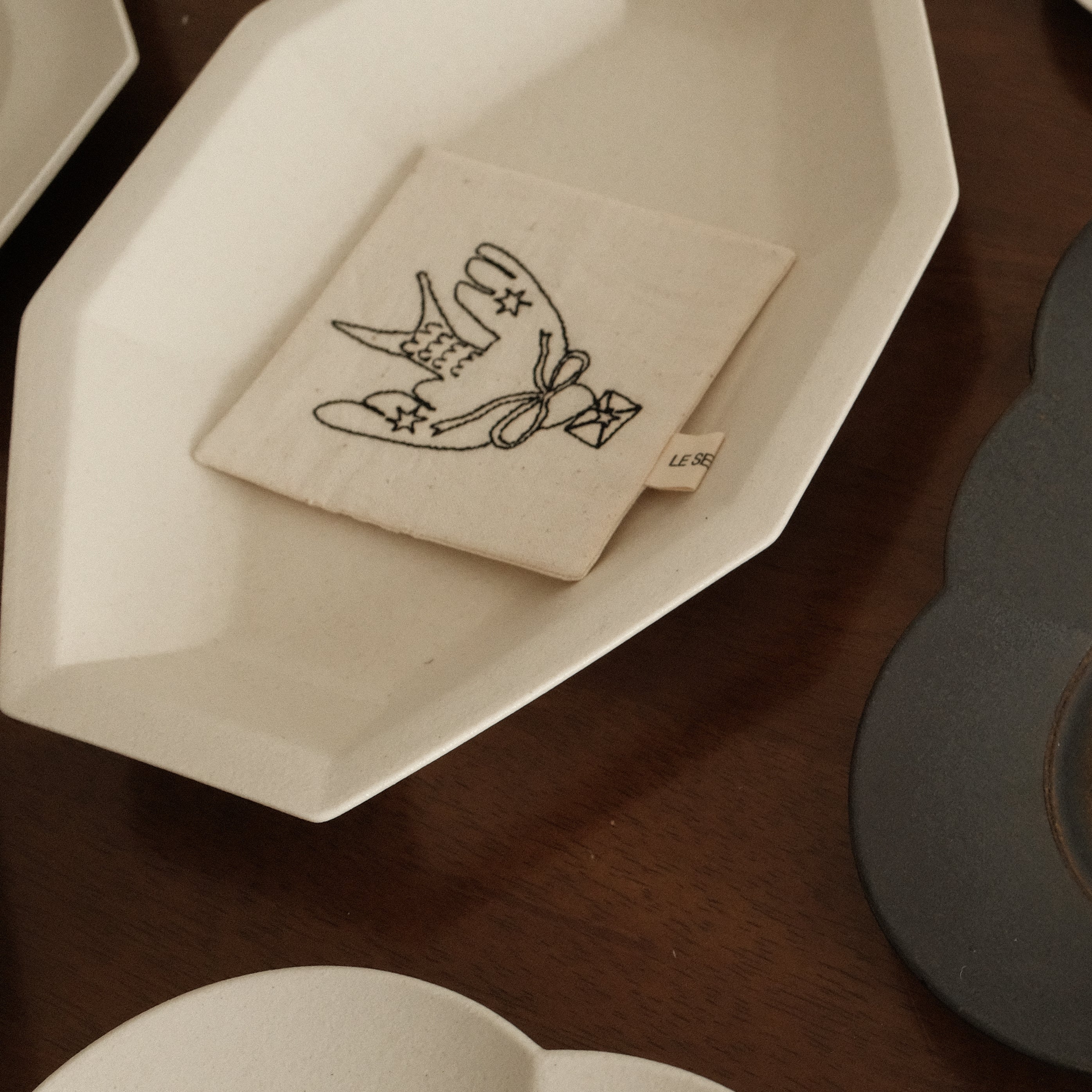 Le Serein Peace Dove Envelope Pattern Hand Embroidered French Linen Coasters Heat Insulation Table Mats Decorations