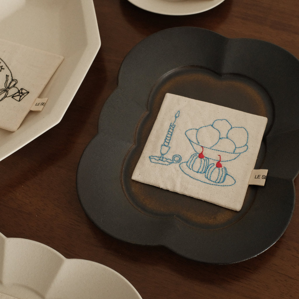 Le Serein Canele Dessert Fruits Candle Pattern Hand Embroidered French Linen Coasters Heat Insulation Table Mats Decorations