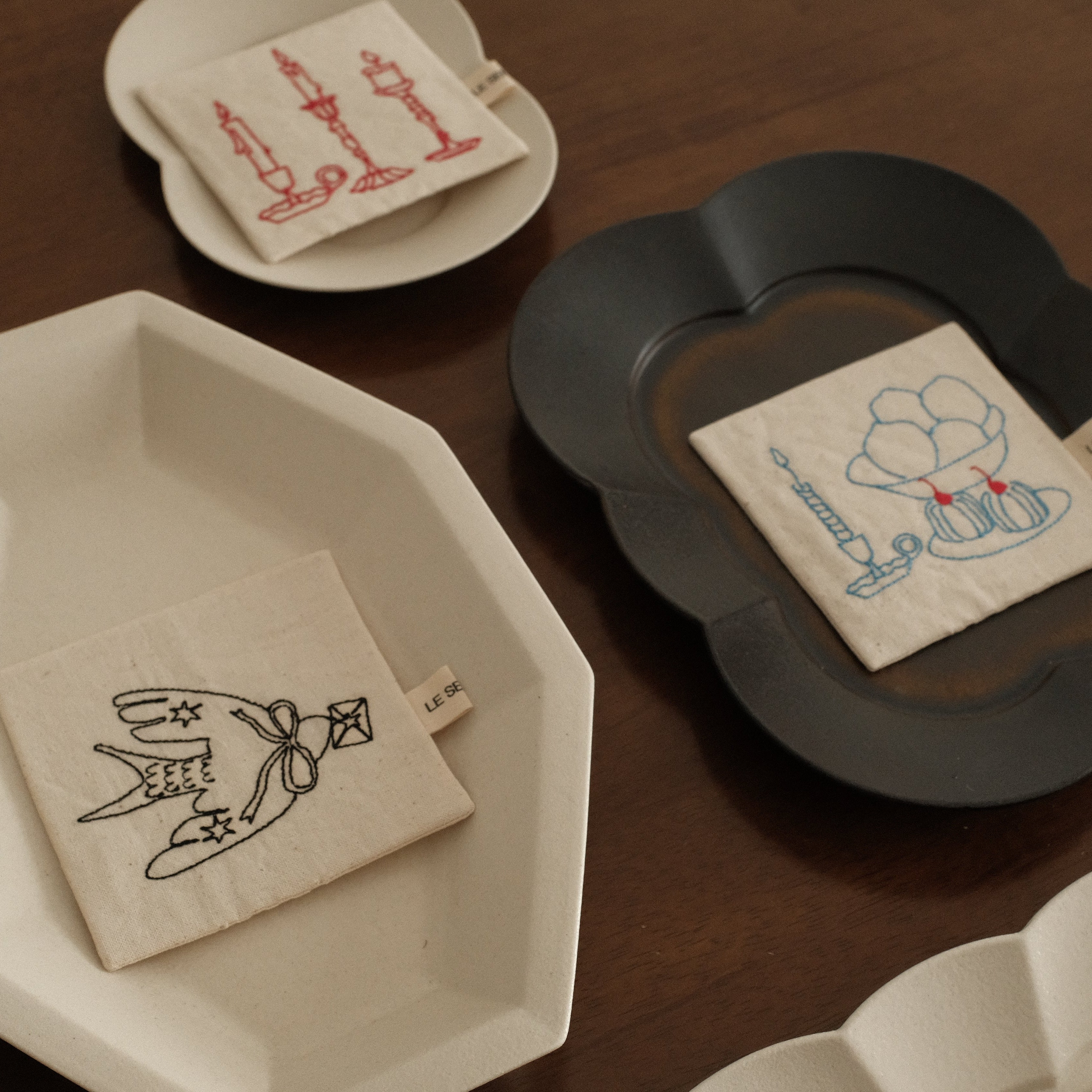 Le Serein Peace Dove Envelope Pattern Hand Embroidered French Linen Coasters Heat Insulation Table Mats Decorations