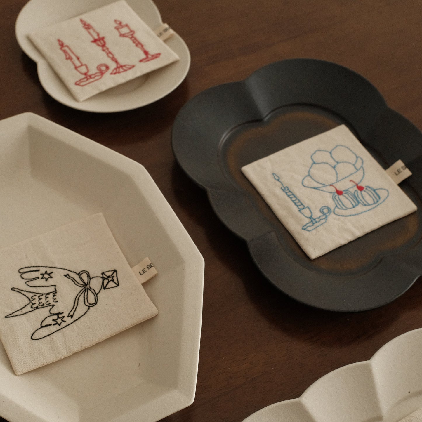 Le Serein Canele Dessert Fruits Candle Pattern Hand Embroidered French Linen Coasters Heat Insulation Table Mats Decorations