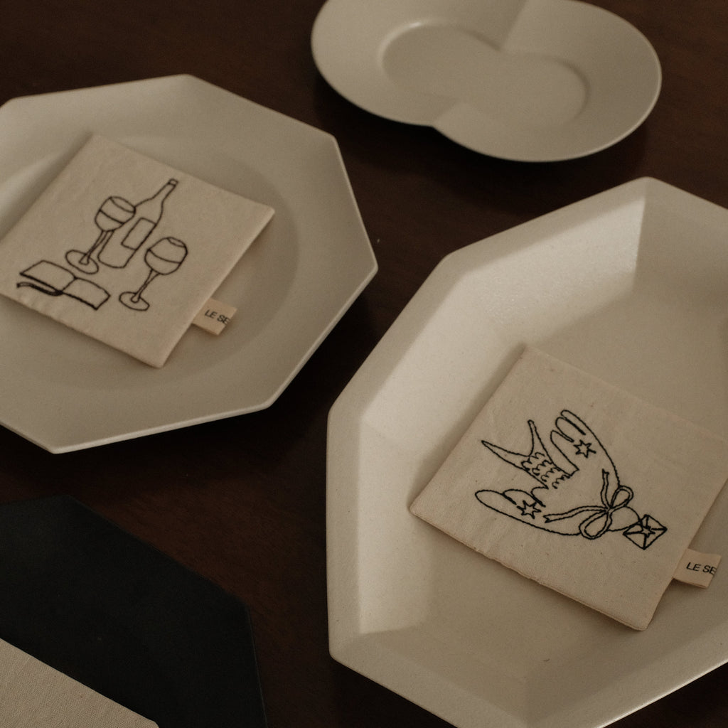 Le Serein Evening Reading Time with Wine Pattern Hand Embroidered French Linen Coasters Heat Insulation Table Mats Decorations