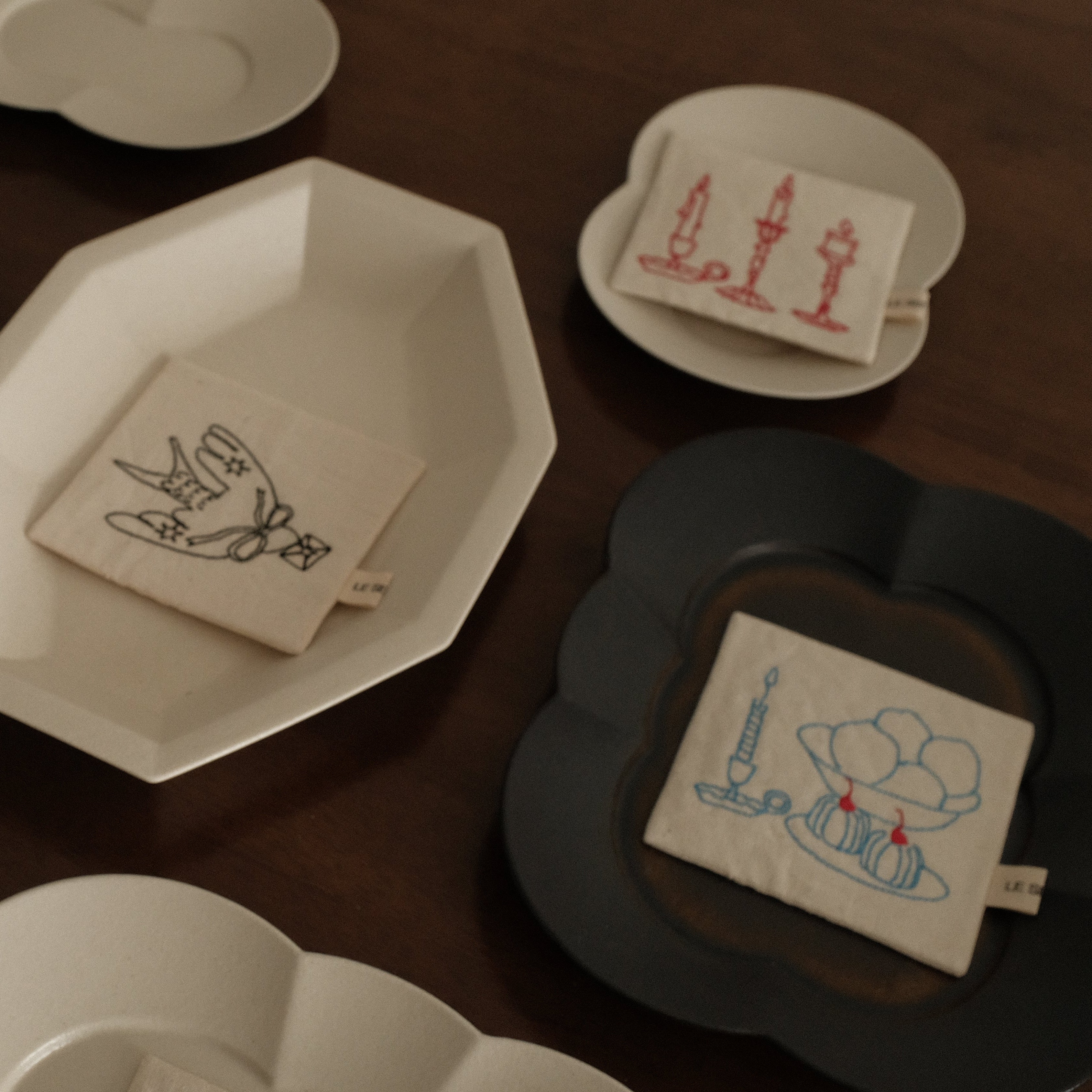 Le Serein Canele Dessert Fruits Candle Pattern Hand Embroidered French Linen Coasters Heat Insulation Table Mats Decorations