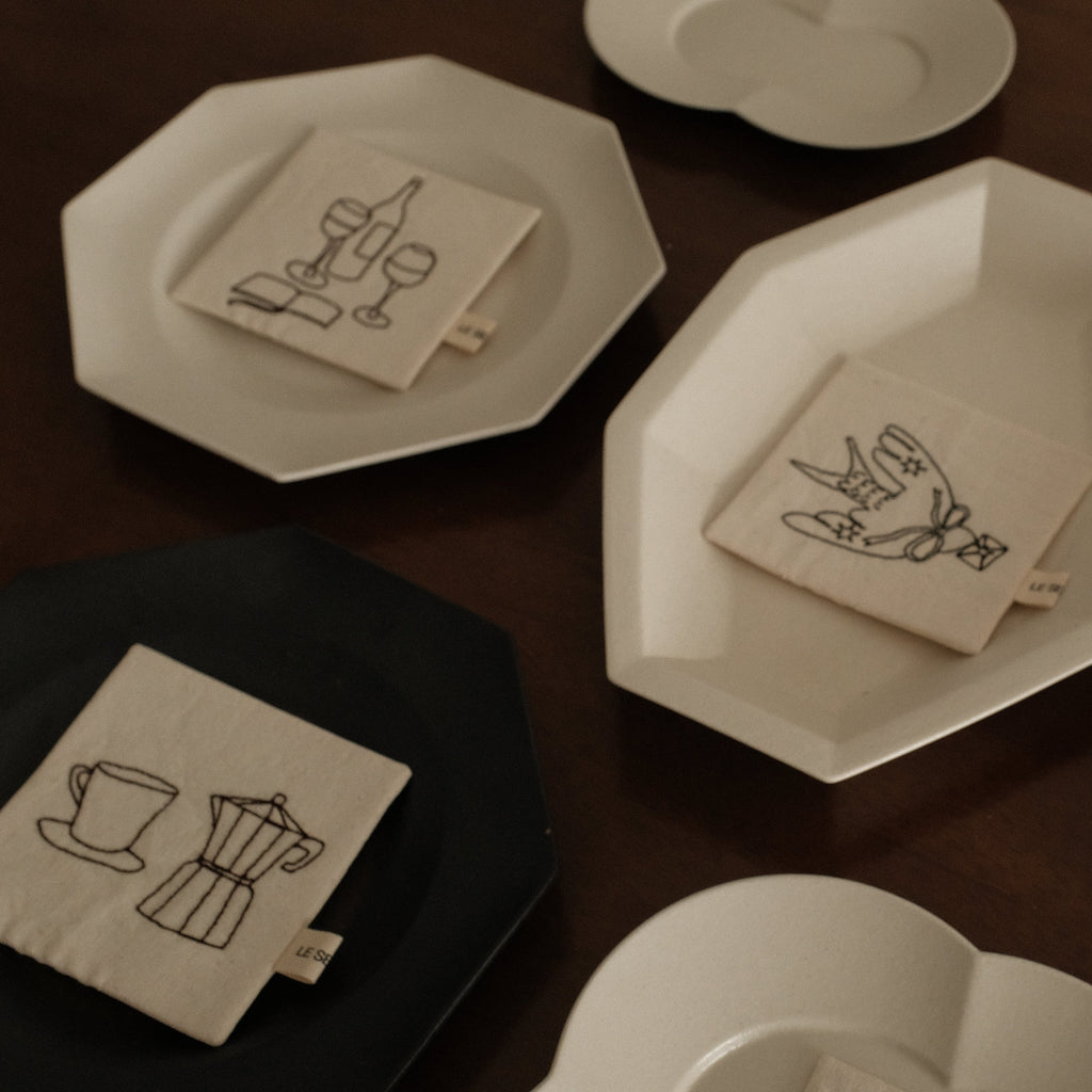 Le Serein Evening Reading Time with Wine Pattern Hand Embroidered French Linen Coasters Heat Insulation Table Mats Decorations