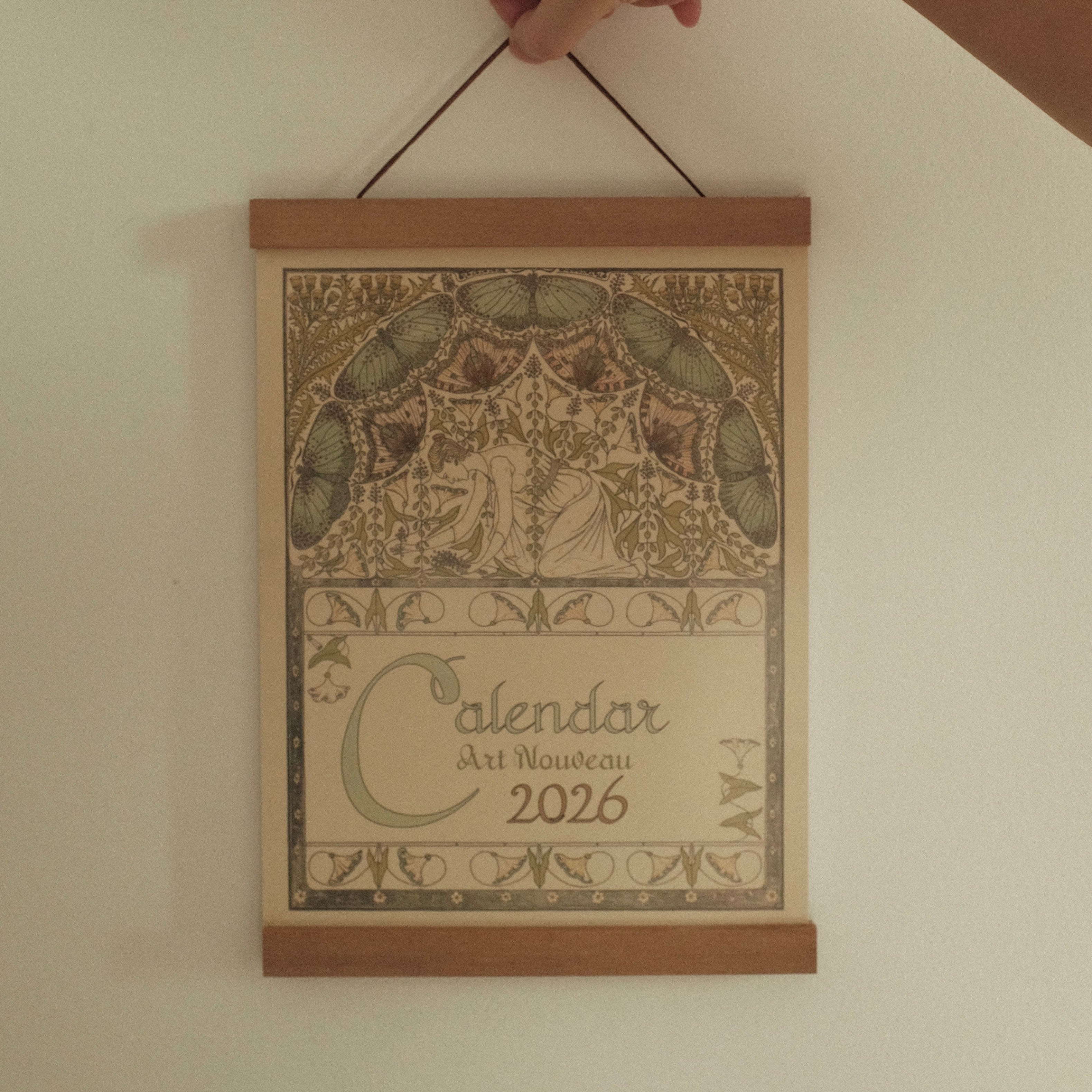 SIENNA Magnetic Teak Wood Hanging Scroll Poster Hanger Damage-Free