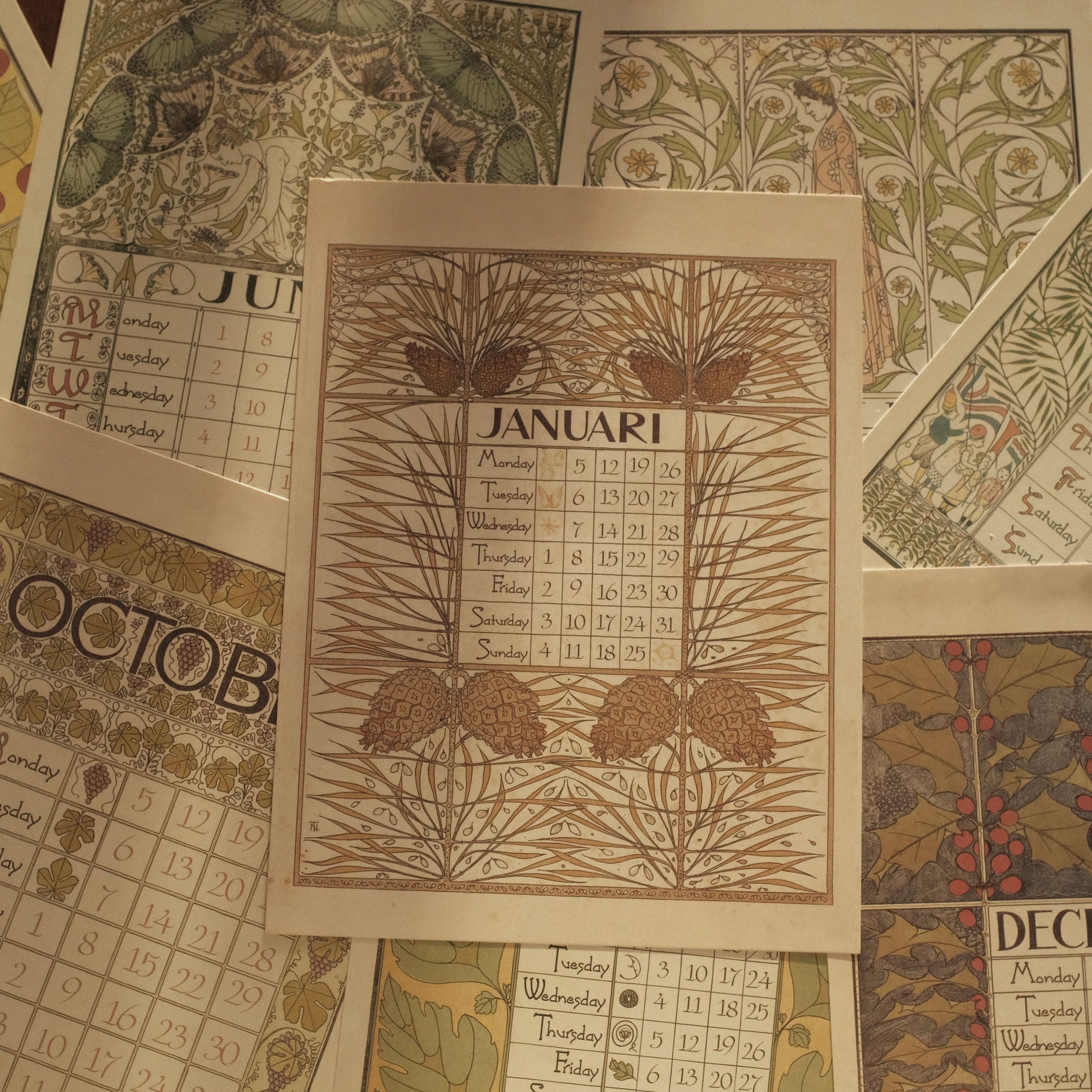 MARGUERITE Elegant Retro Art Nouveau Wall Hanging Table Display Calendar 2026 Art Card