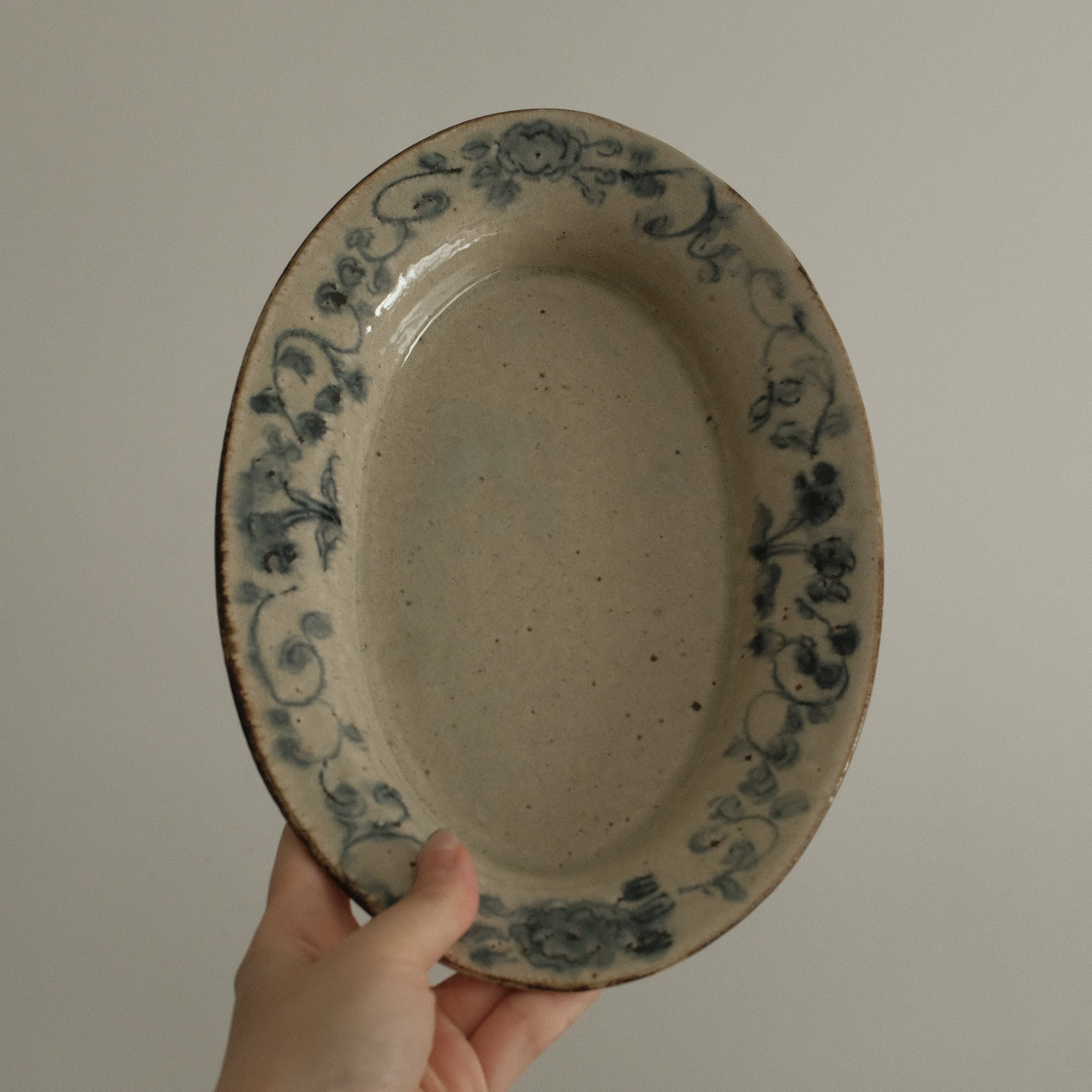 Annan Azure Retro Style Hand Painted Blue and White Floral Vines Oval Large Plate Underglazed Stoneware Ceramic