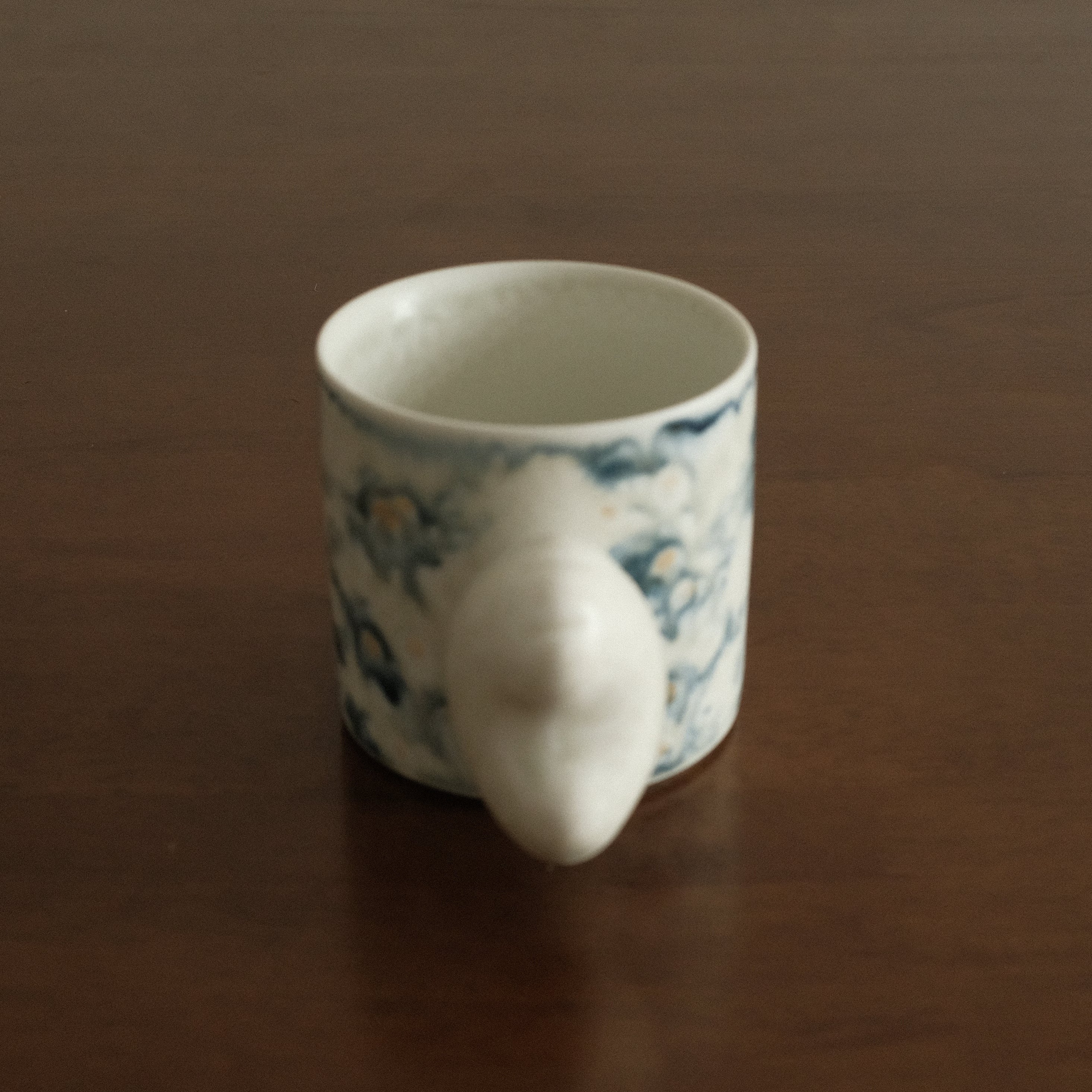 Annan Azure Retro Style Hand Painted Blue and White Floral Motifs Matte Love Shape Handle Mug Underglazed Stoneware Ceramic