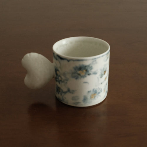 Annan Azure Retro Style Hand Painted Blue and White Floral Motifs Matte Love Shape Handle Mug Underglazed Stoneware Ceramic