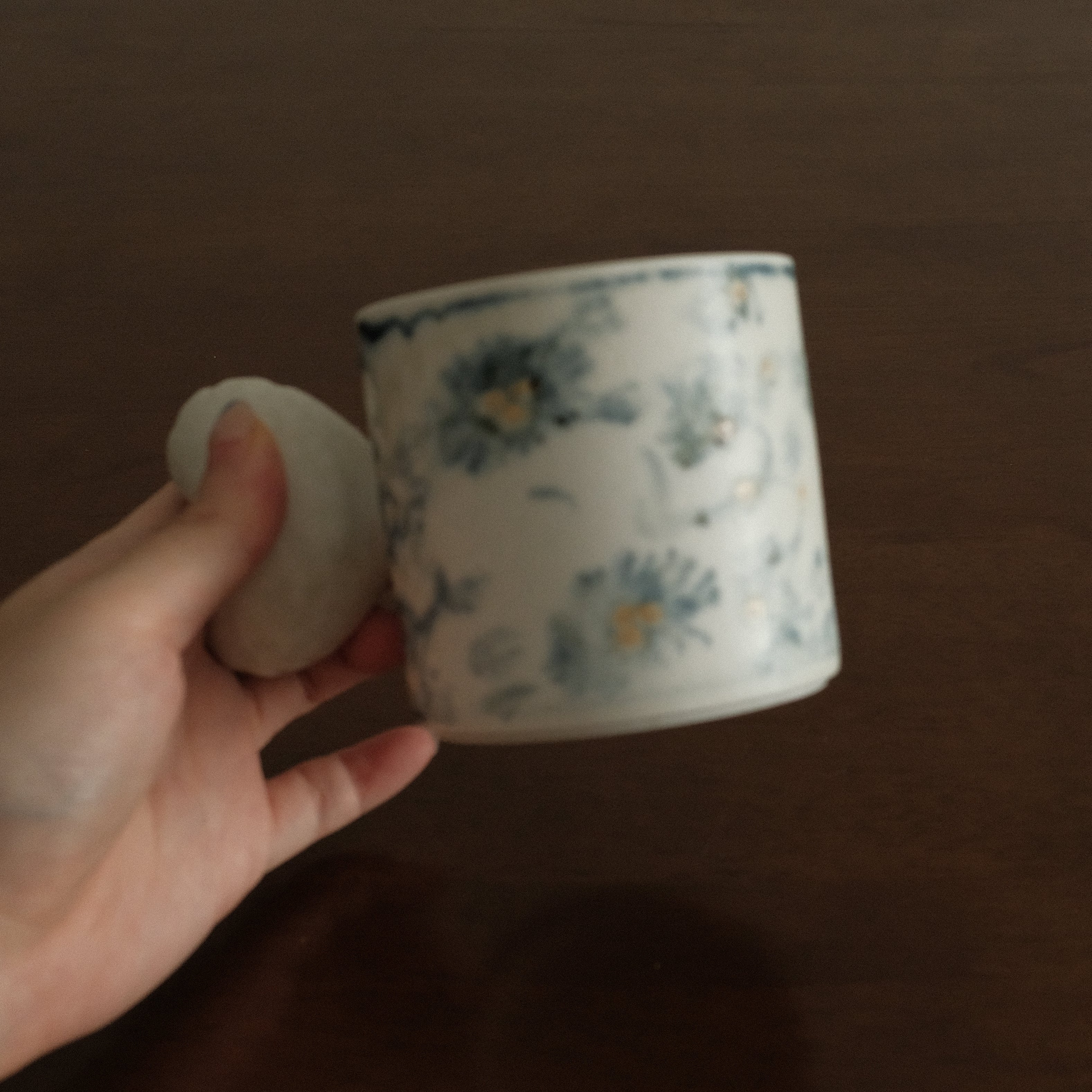 Annan Azure Retro Style Hand Painted Blue and White Floral Motifs Matte Love Shape Handle Mug Underglazed Stoneware Ceramic