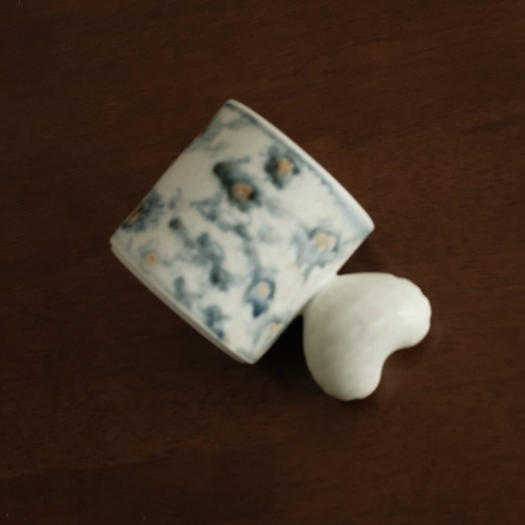 Annan Azure Retro Style Hand Painted Blue and White Floral Motifs Matte Love Shape Handle Mug Underglazed Stoneware Ceramic