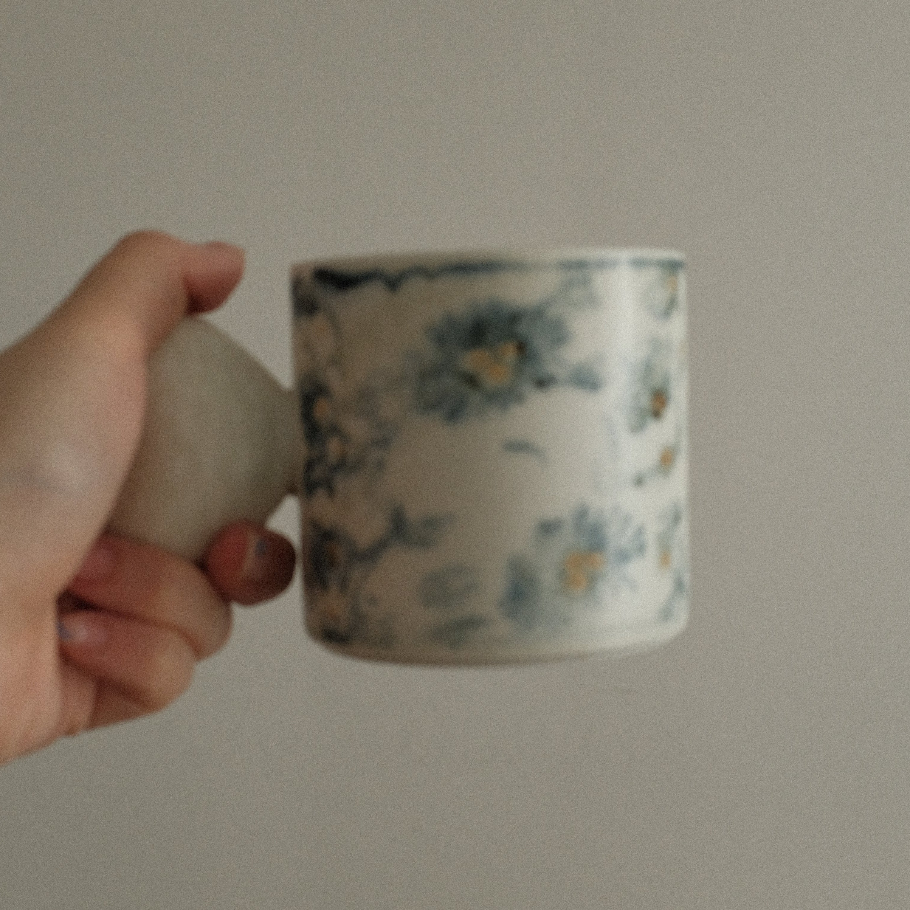 Annan Azure Retro Style Hand Painted Blue and White Floral Motifs Matte Love Shape Handle Mug Underglazed Stoneware Ceramic