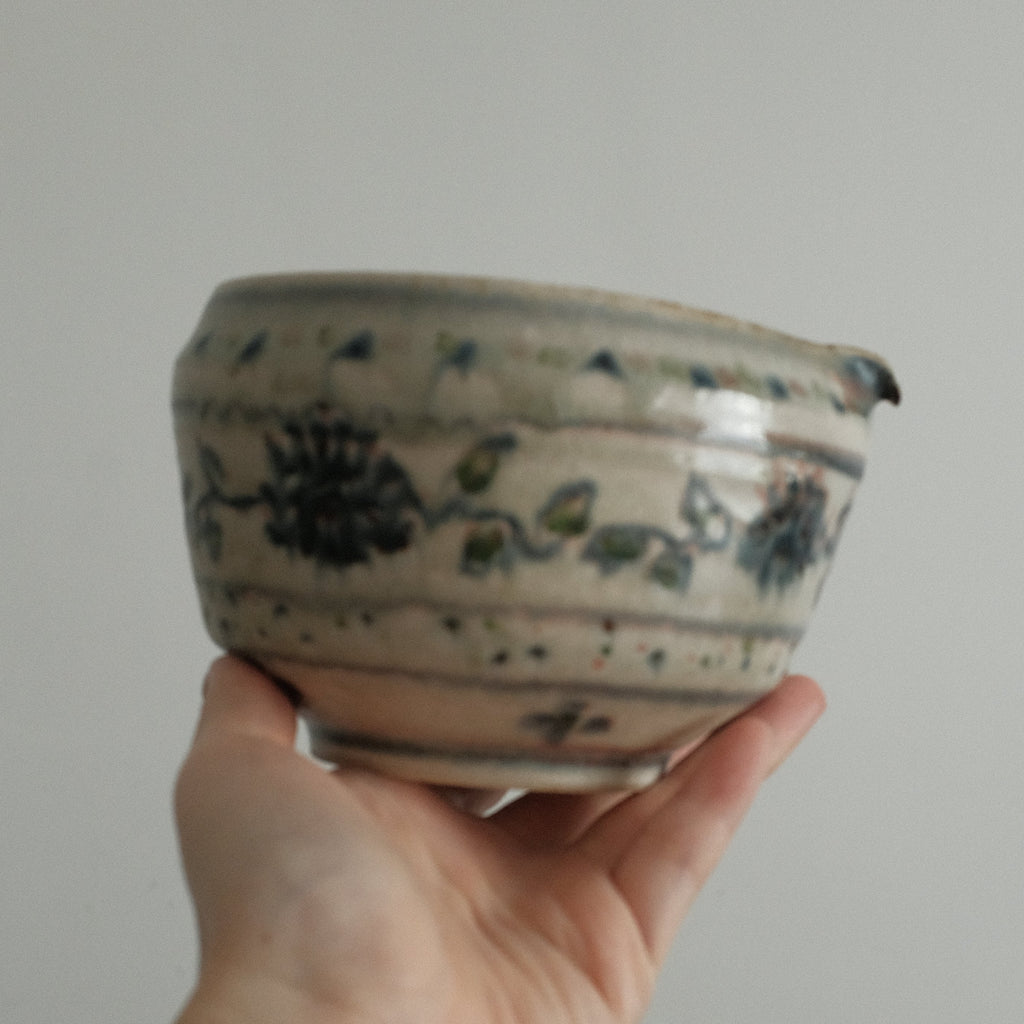 Annan Azure Retro Style Hand Painted Indigo Purple Floral Motifs Katakuchi Chawan Matcha Bowl with Spout Underglazed Ceramic Stoneware