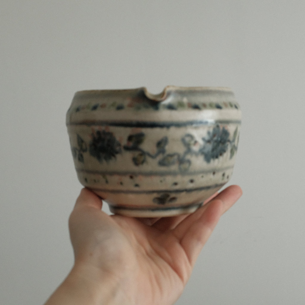 Annan Azure Retro Style Hand Painted Indigo Purple Floral Motifs Katakuchi Chawan Matcha Bowl with Spout Underglazed Ceramic Stoneware